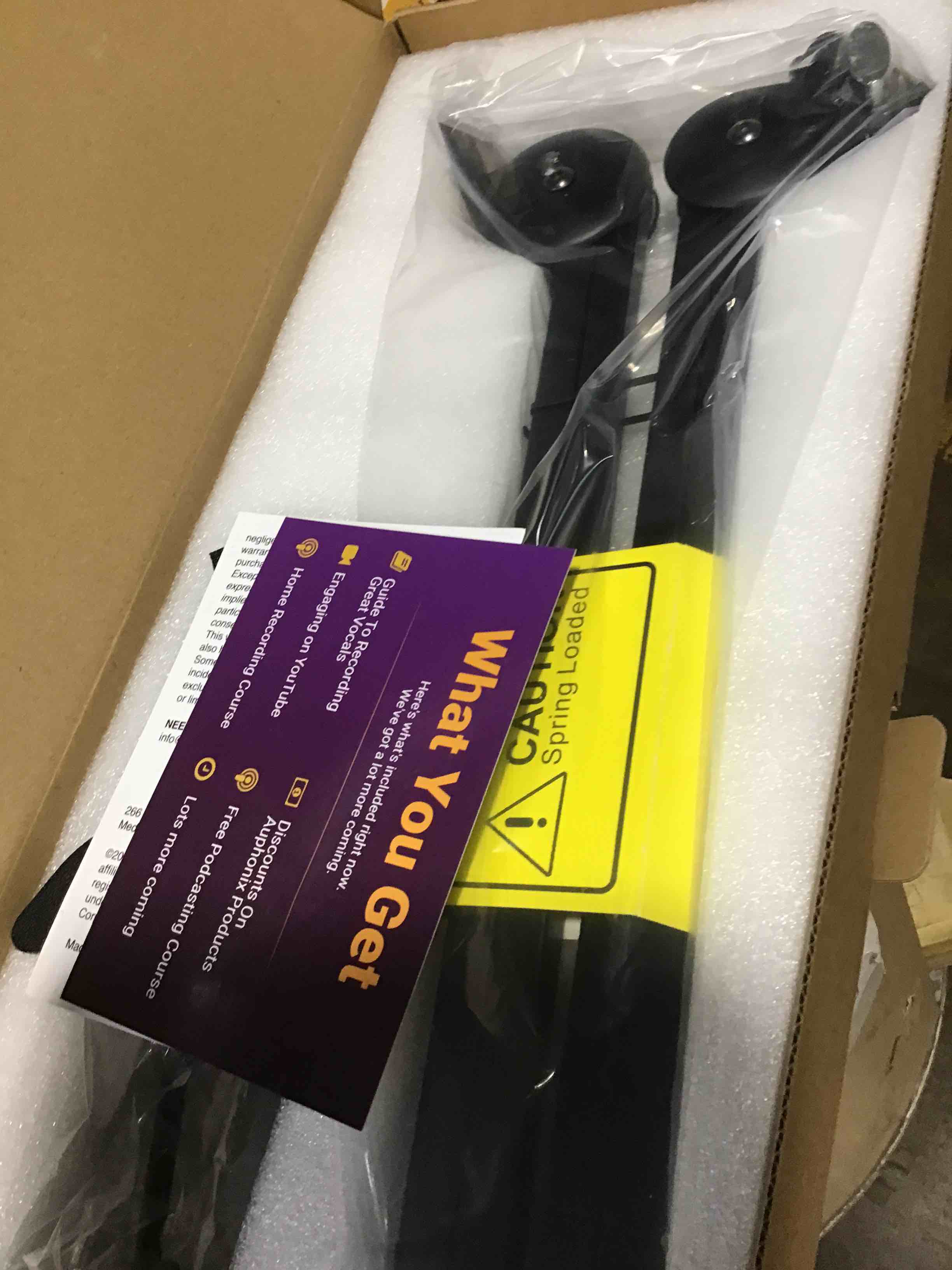 https://s3.amazonaws.com/lotting-images-prod/bidfta/BLU5395177_1695325714604.jpeg