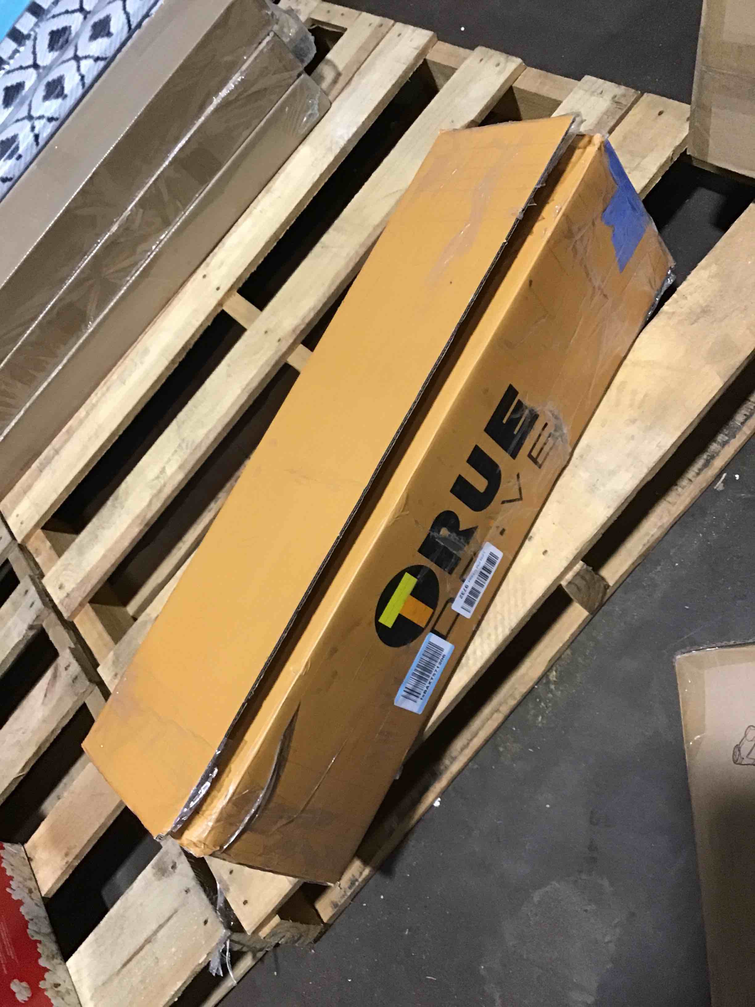 https://s3.amazonaws.com/lotting-images-prod/bidfta/BLU5395208_1695386783353.jpeg
