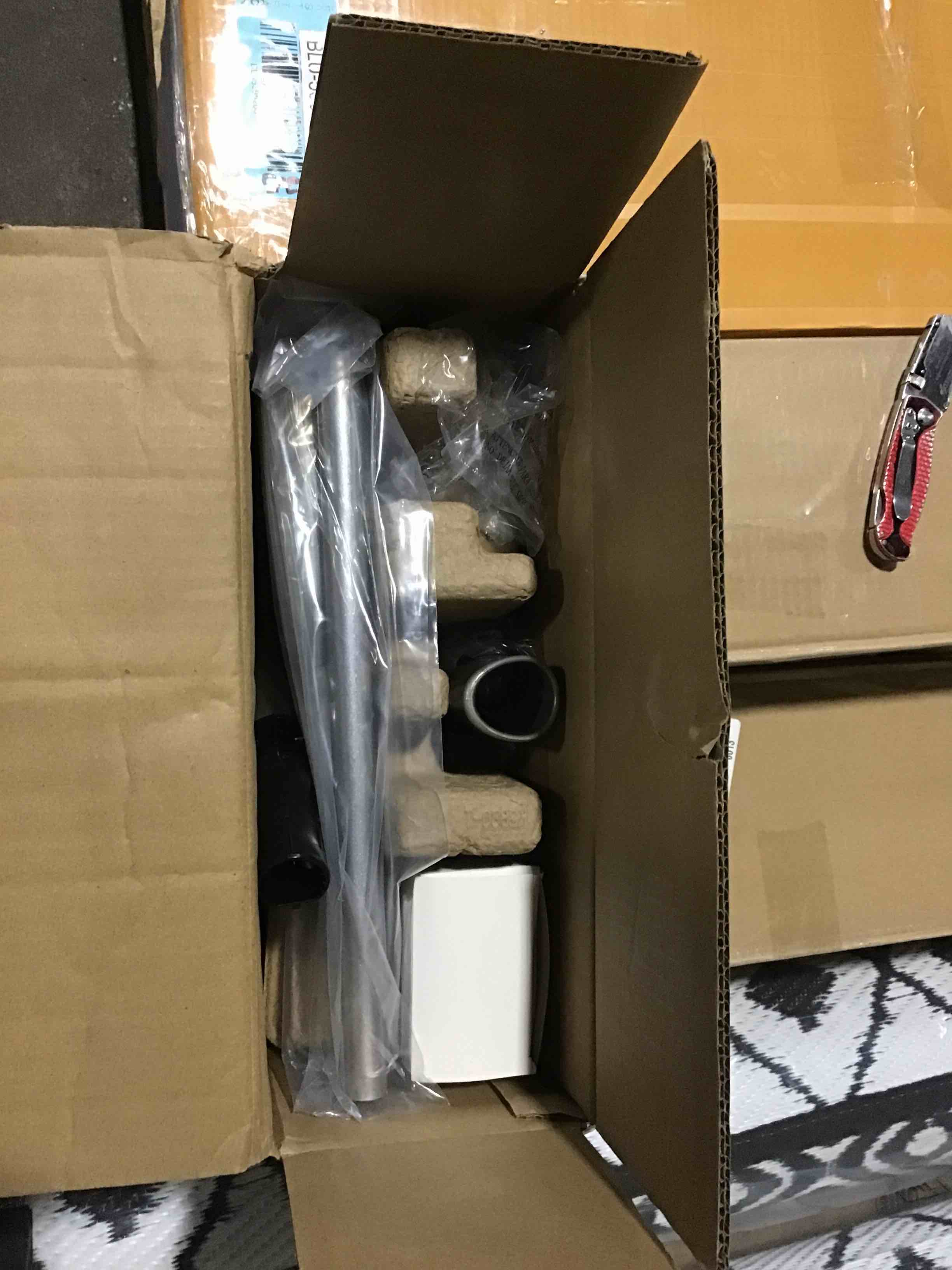 https://s3.amazonaws.com/lotting-images-prod/bidfta/BLU5395211_1695387589625.jpeg