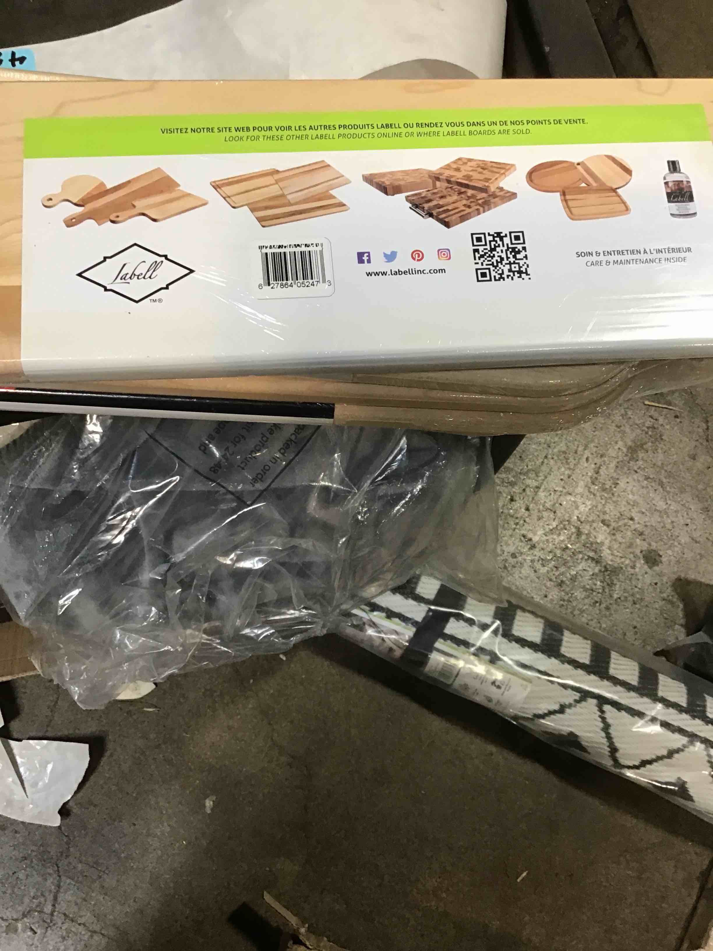 https://s3.amazonaws.com/lotting-images-prod/bidfta/BLU5395250_1695401925121.jpeg