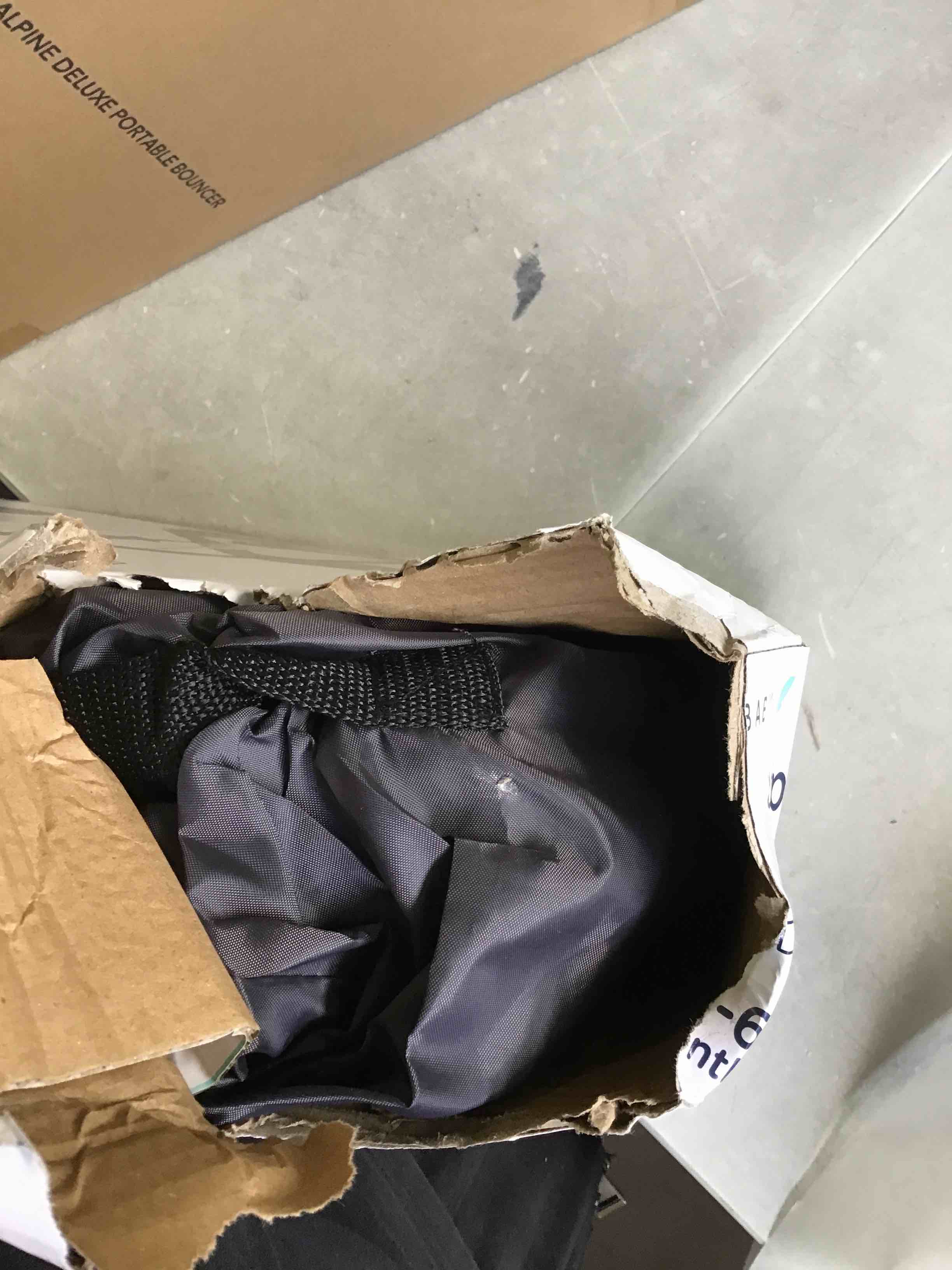 https://s3.amazonaws.com/lotting-images-prod/bidfta/BLU5396773_1695673125383.jpeg