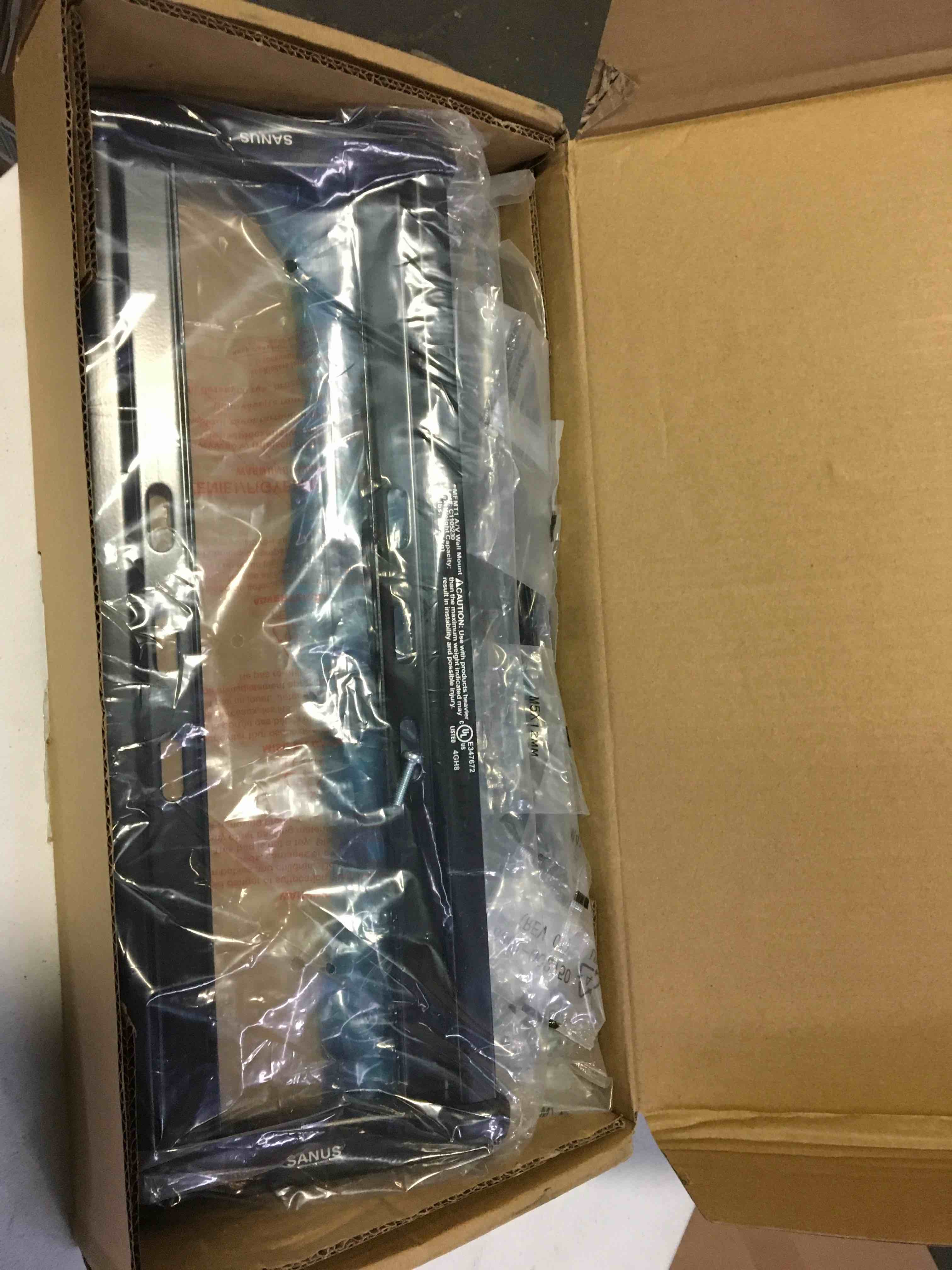 https://s3.amazonaws.com/lotting-images-prod/bidfta/BLU5399158_1694180573253.jpeg