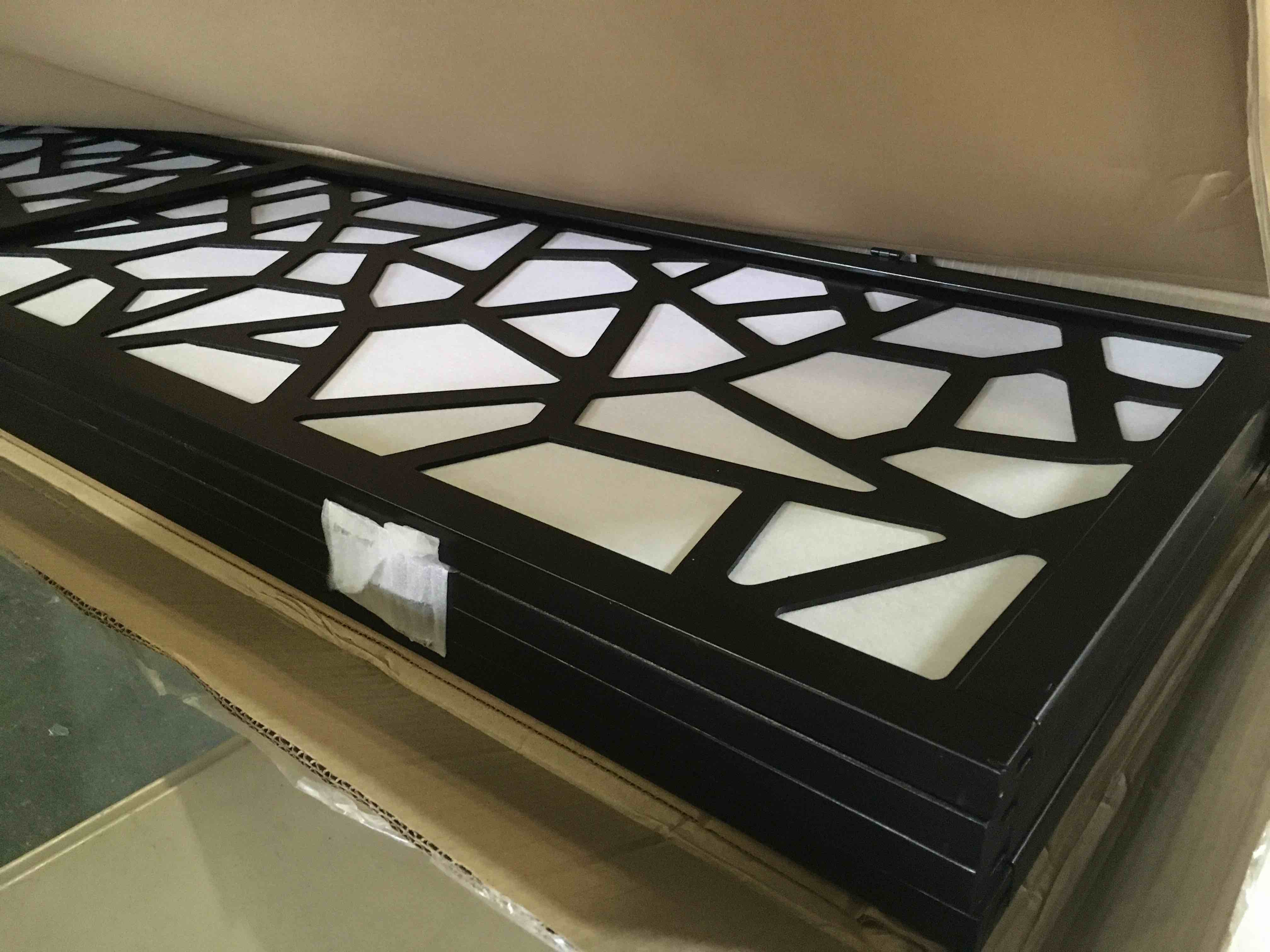https://s3.amazonaws.com/lotting-images-prod/bidfta/BLU5400797_1694456906629.jpeg