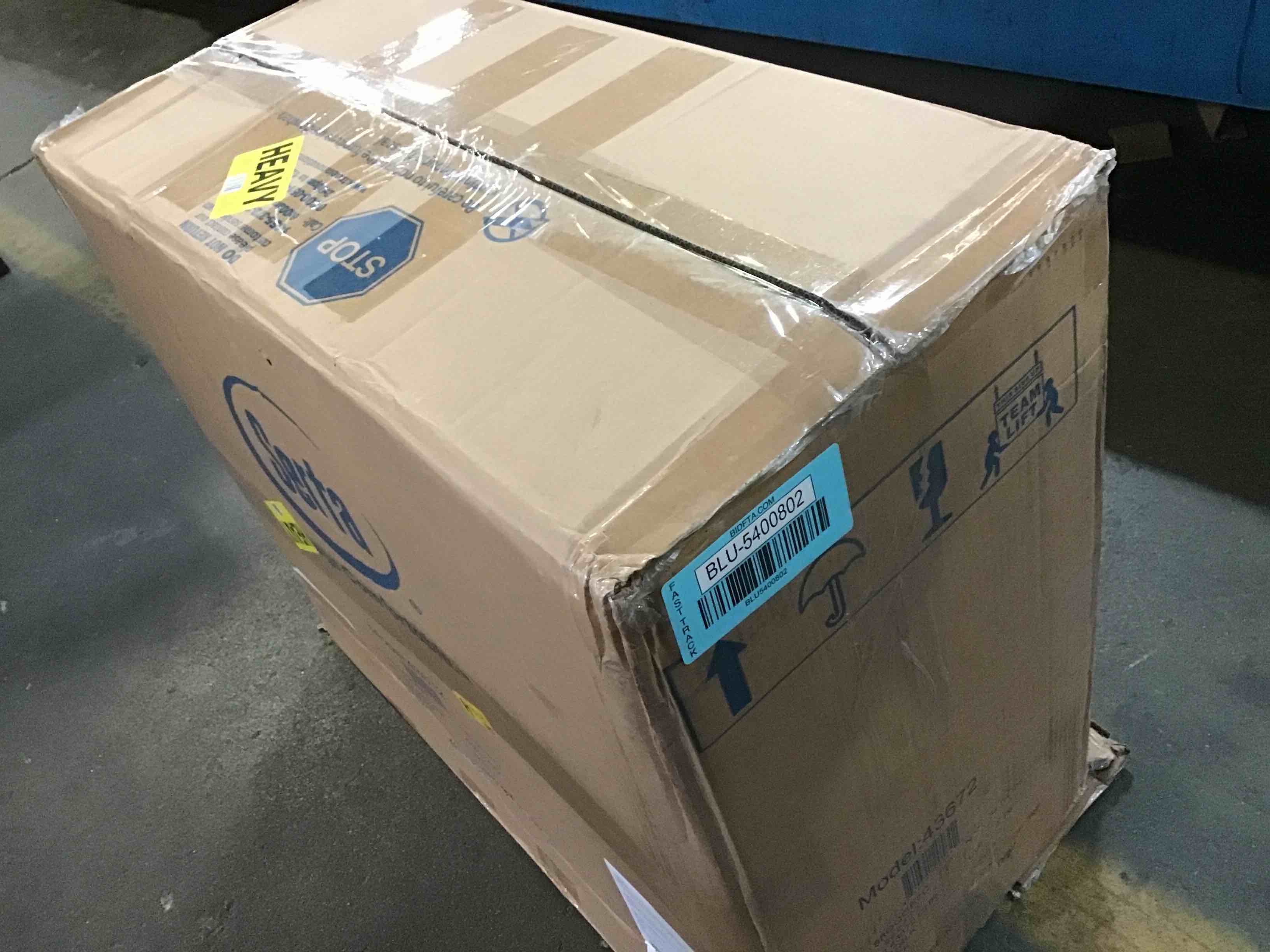 https://s3.amazonaws.com/lotting-images-prod/bidfta/BLU5400802_1694458075939.jpeg