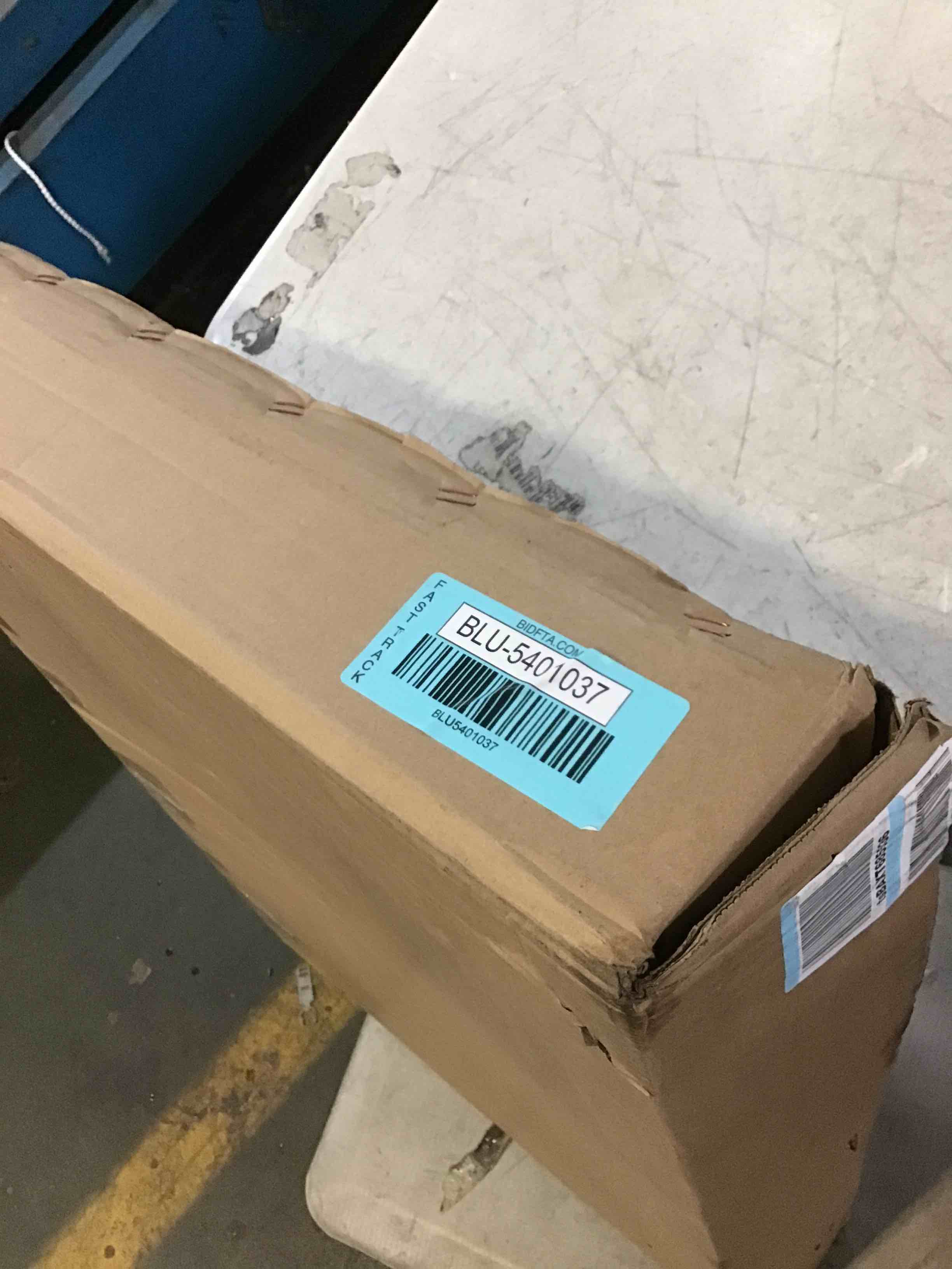https://s3.amazonaws.com/lotting-images-prod/bidfta/BLU5401037_1694622483532.jpeg