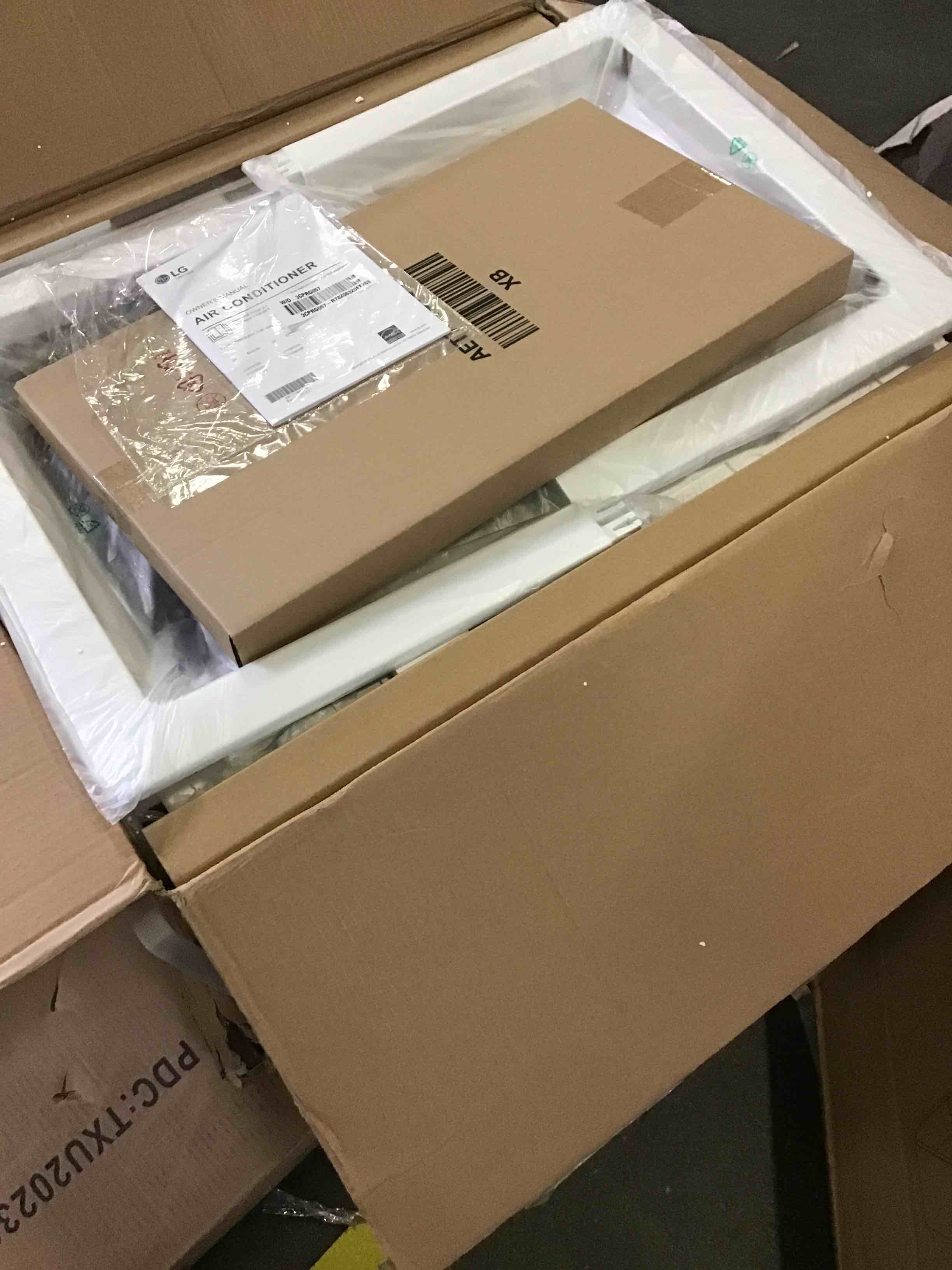 https://s3.amazonaws.com/lotting-images-prod/bidfta/BLU5401206_1694801974255.jpeg