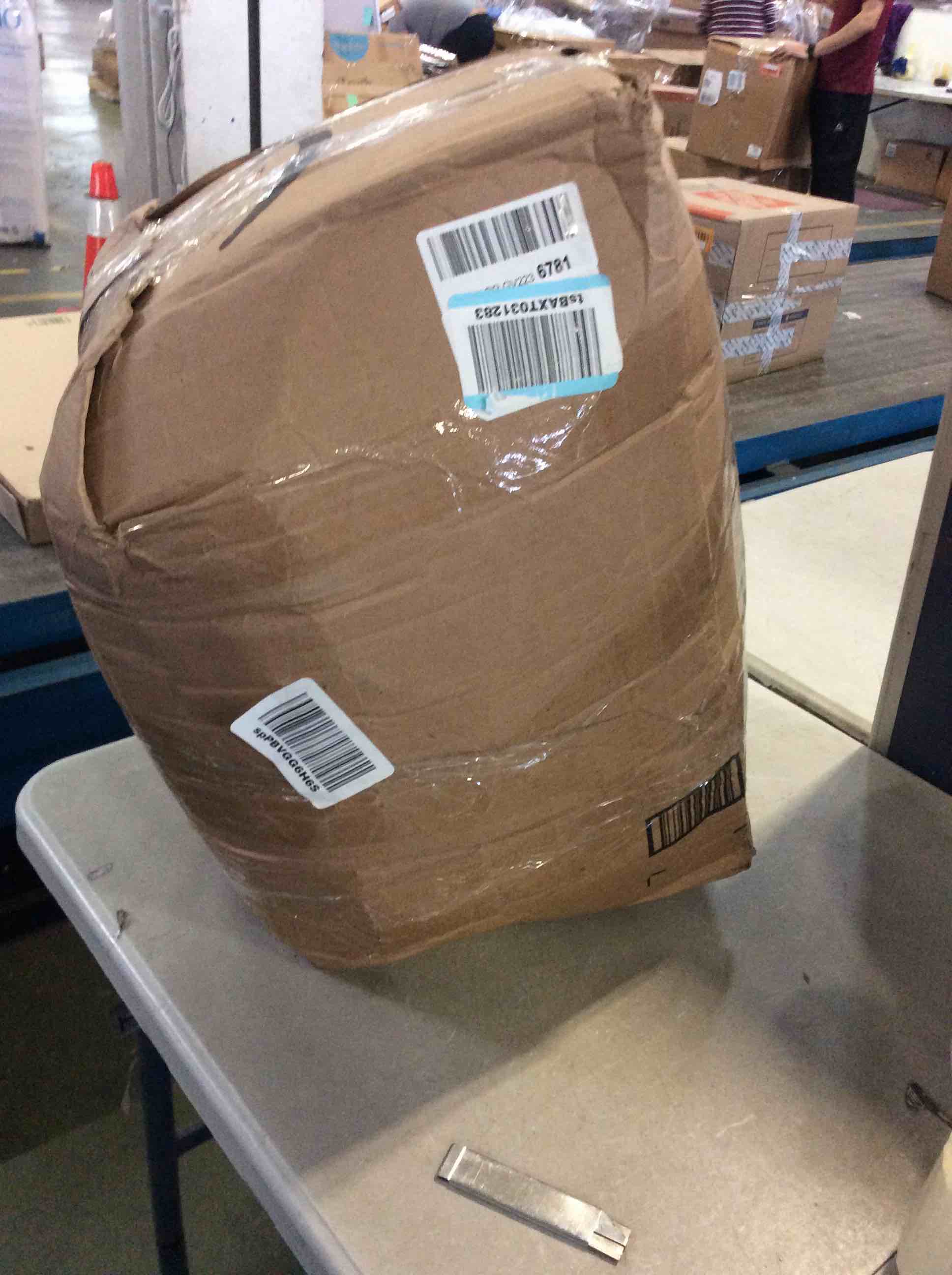 https://s3.amazonaws.com/lotting-images-prod/bidfta/BLU5401383_1695146619266.jpeg