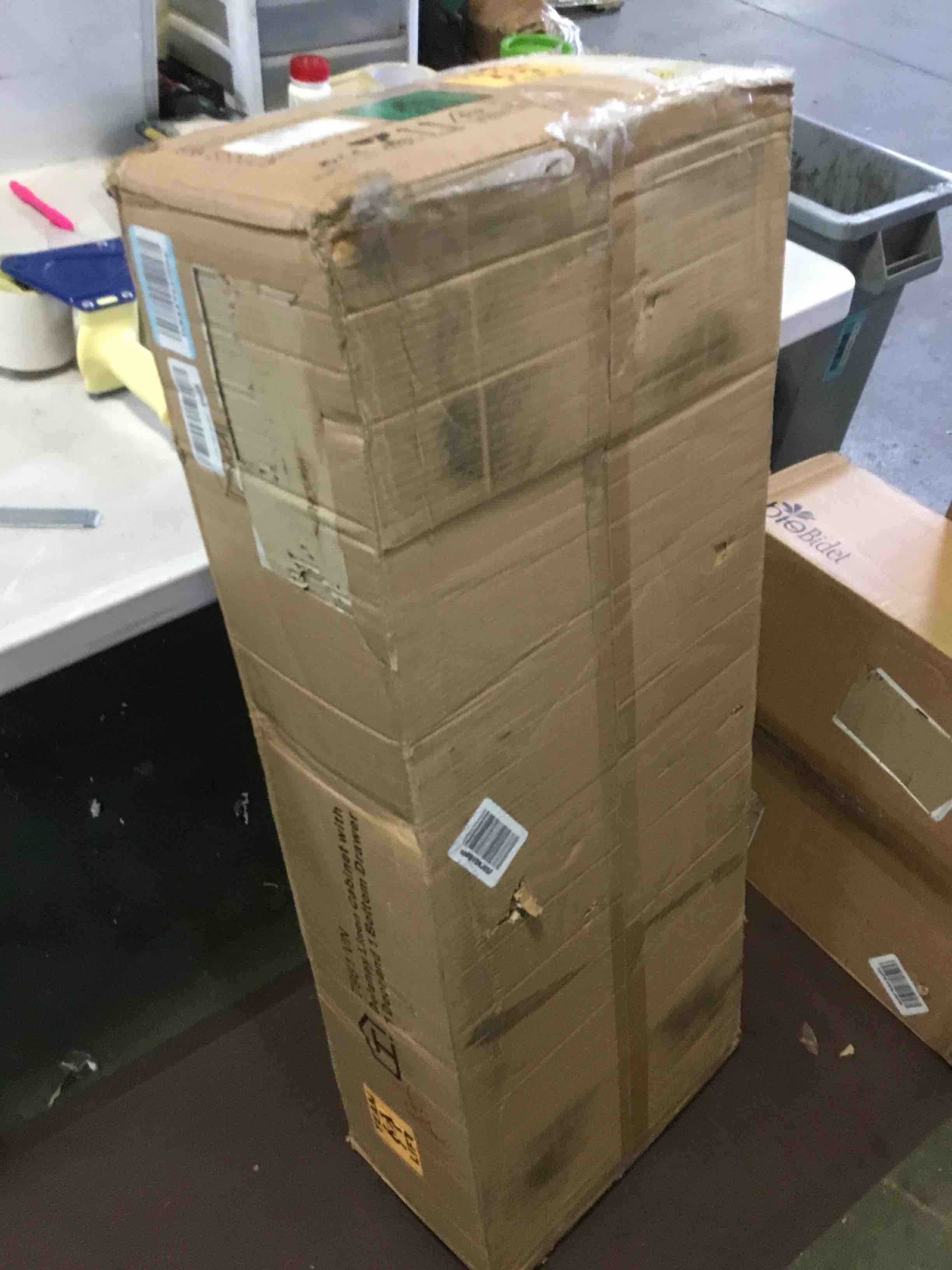 https://s3.amazonaws.com/lotting-images-prod/bidfta/BLU5401505_1695231035992.jpeg