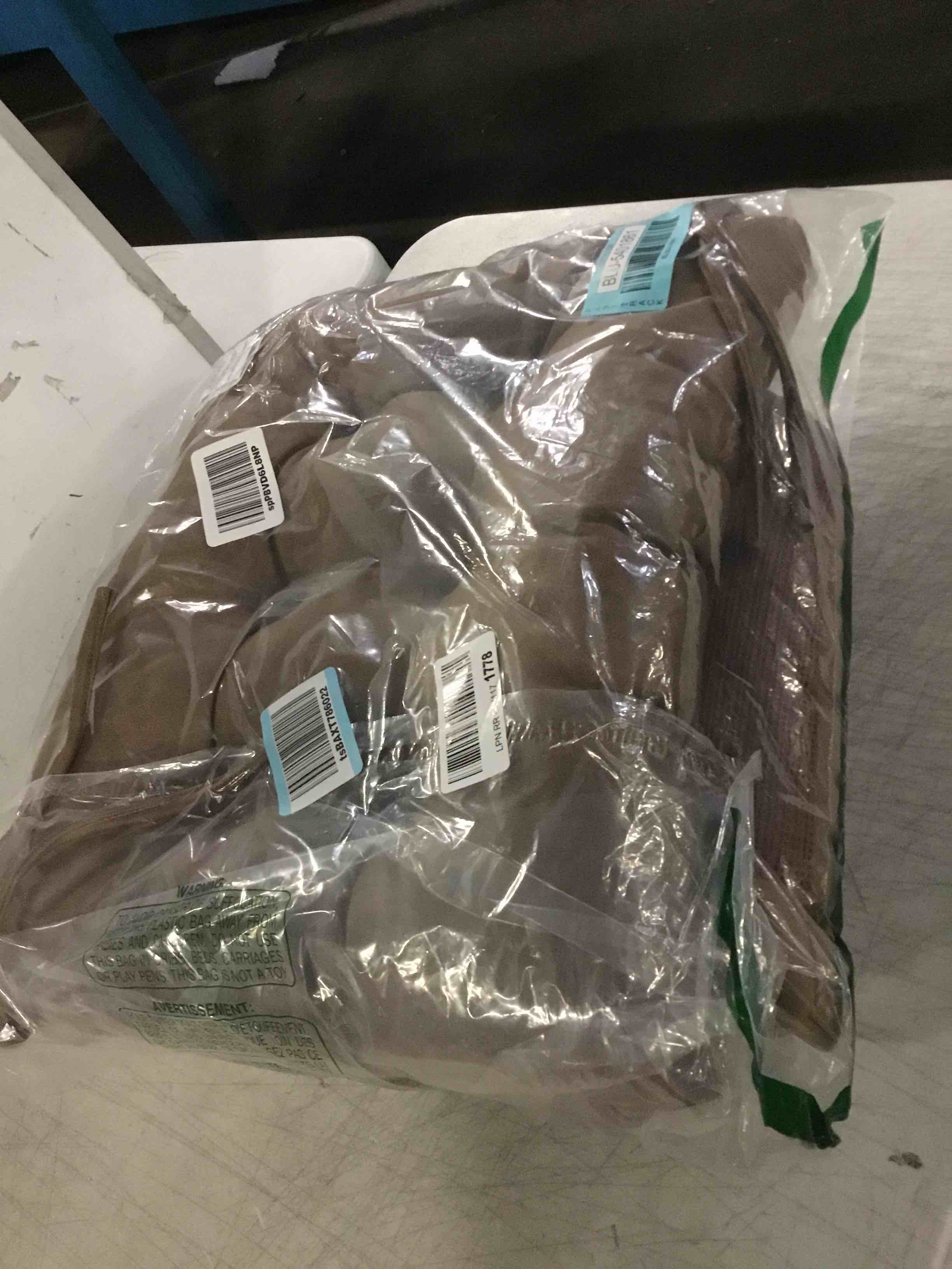 https://s3.amazonaws.com/lotting-images-prod/bidfta/BLU5401861_1695826922594.jpeg