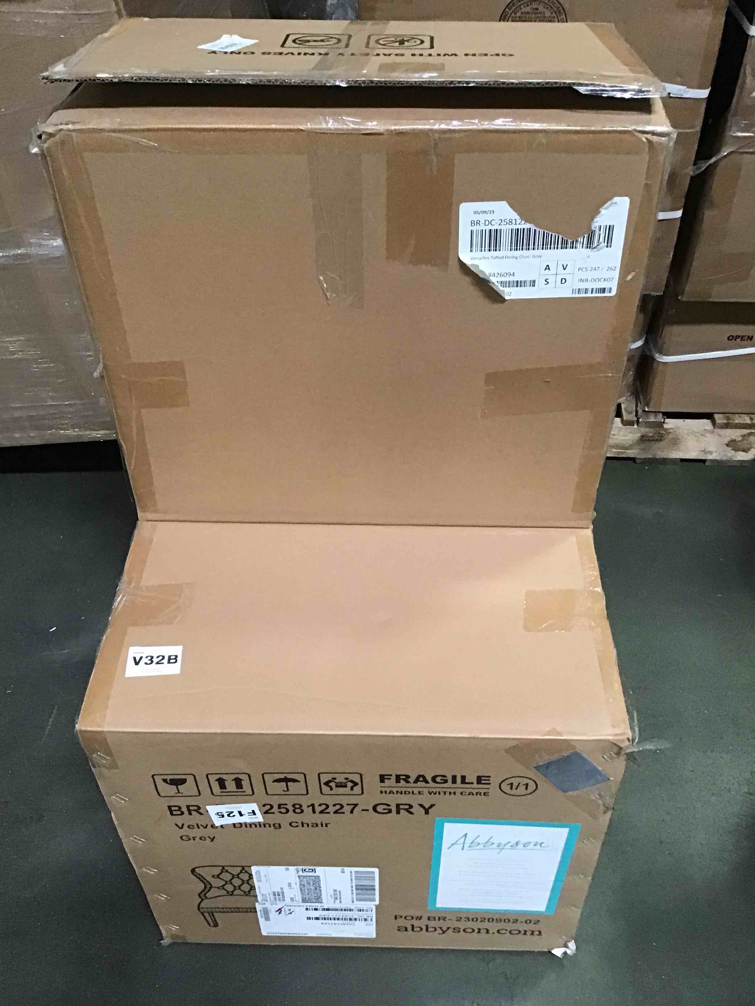https://s3.amazonaws.com/lotting-images-prod/bidfta/BLU5403028_1694798605623.jpeg