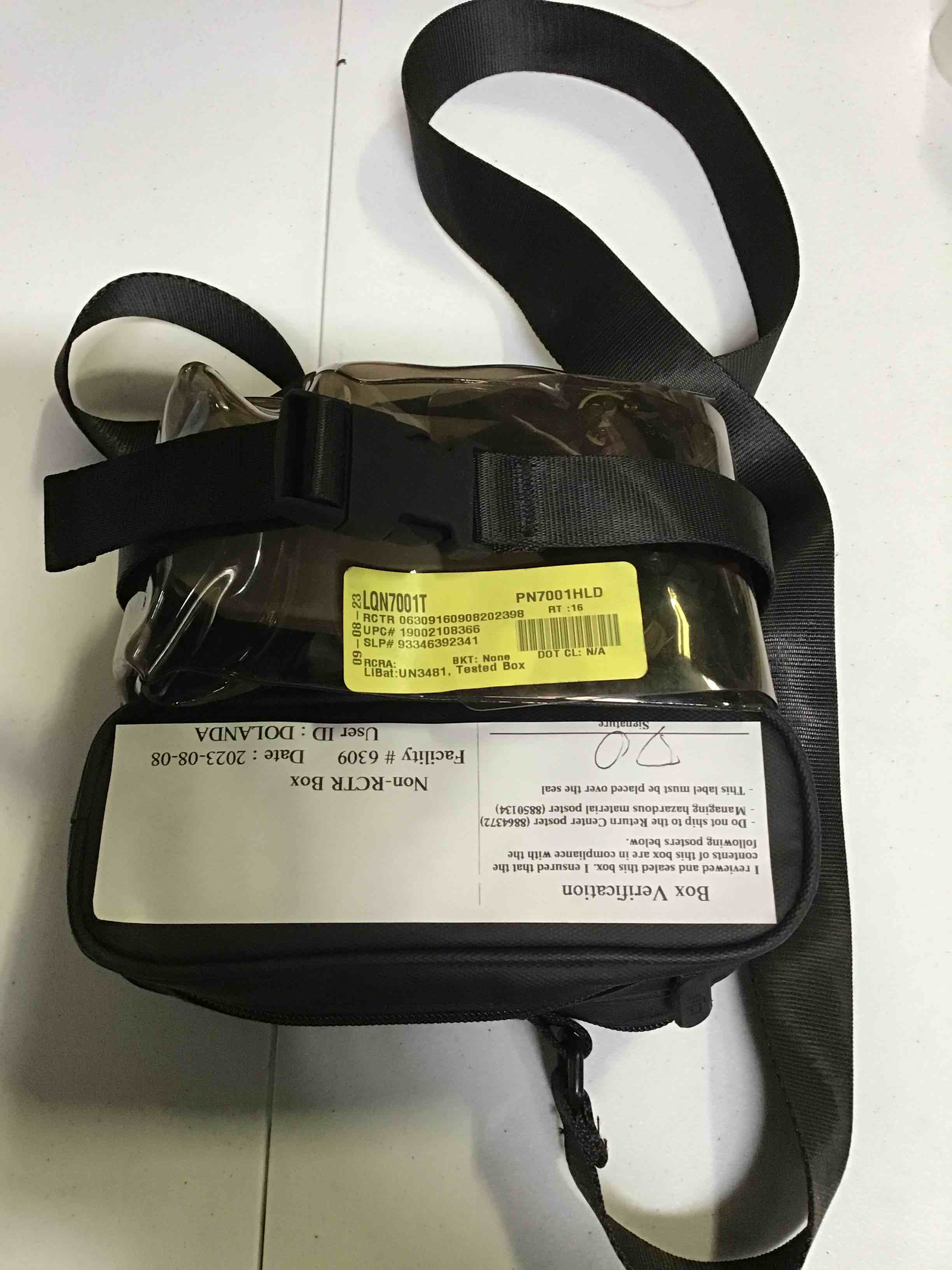 https://s3.amazonaws.com/lotting-images-prod/bidfta/BLU5403047_1694803009657.jpeg