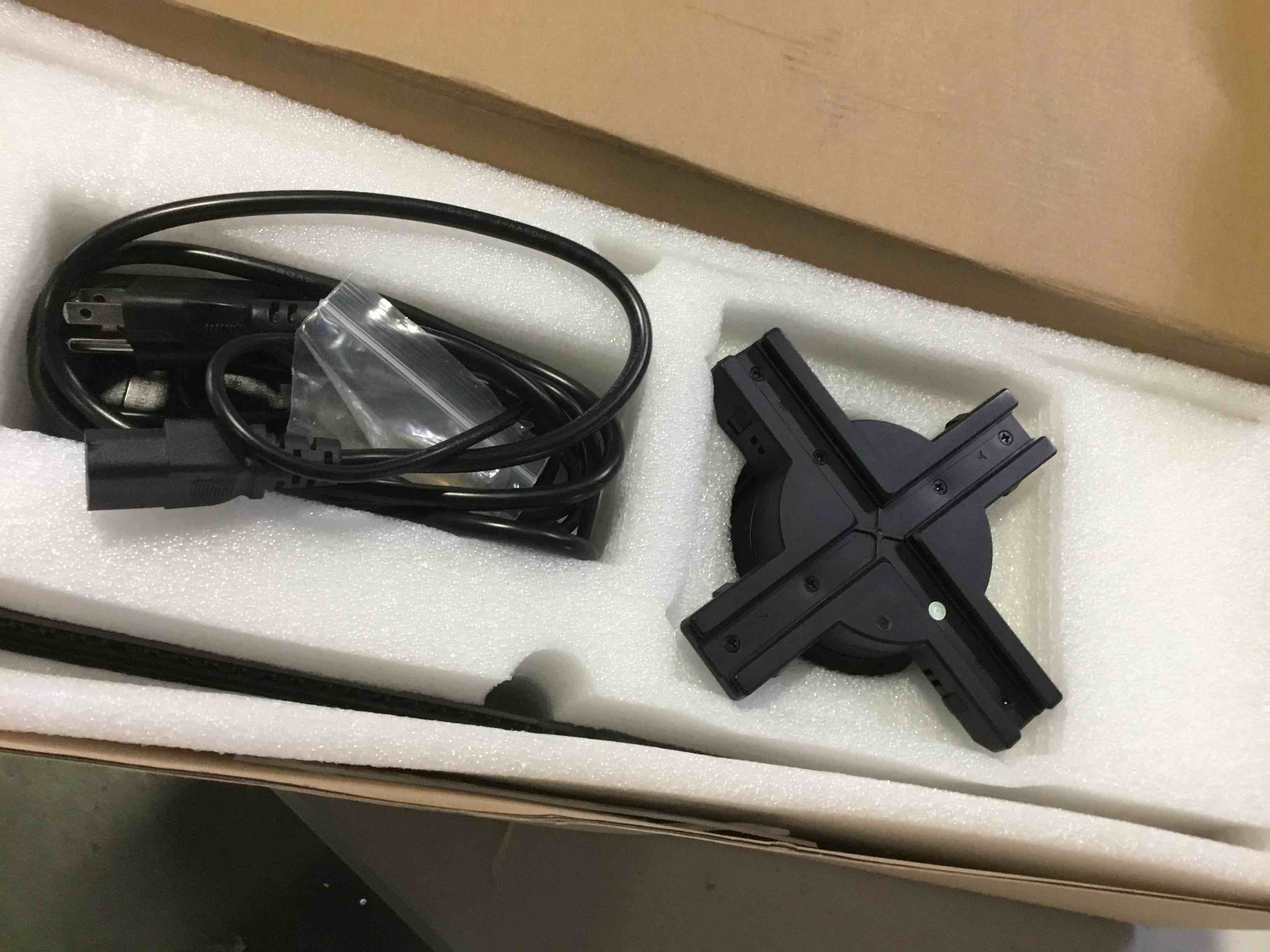 https://s3.amazonaws.com/lotting-images-prod/bidfta/BLU5403533_1694026296749.jpeg