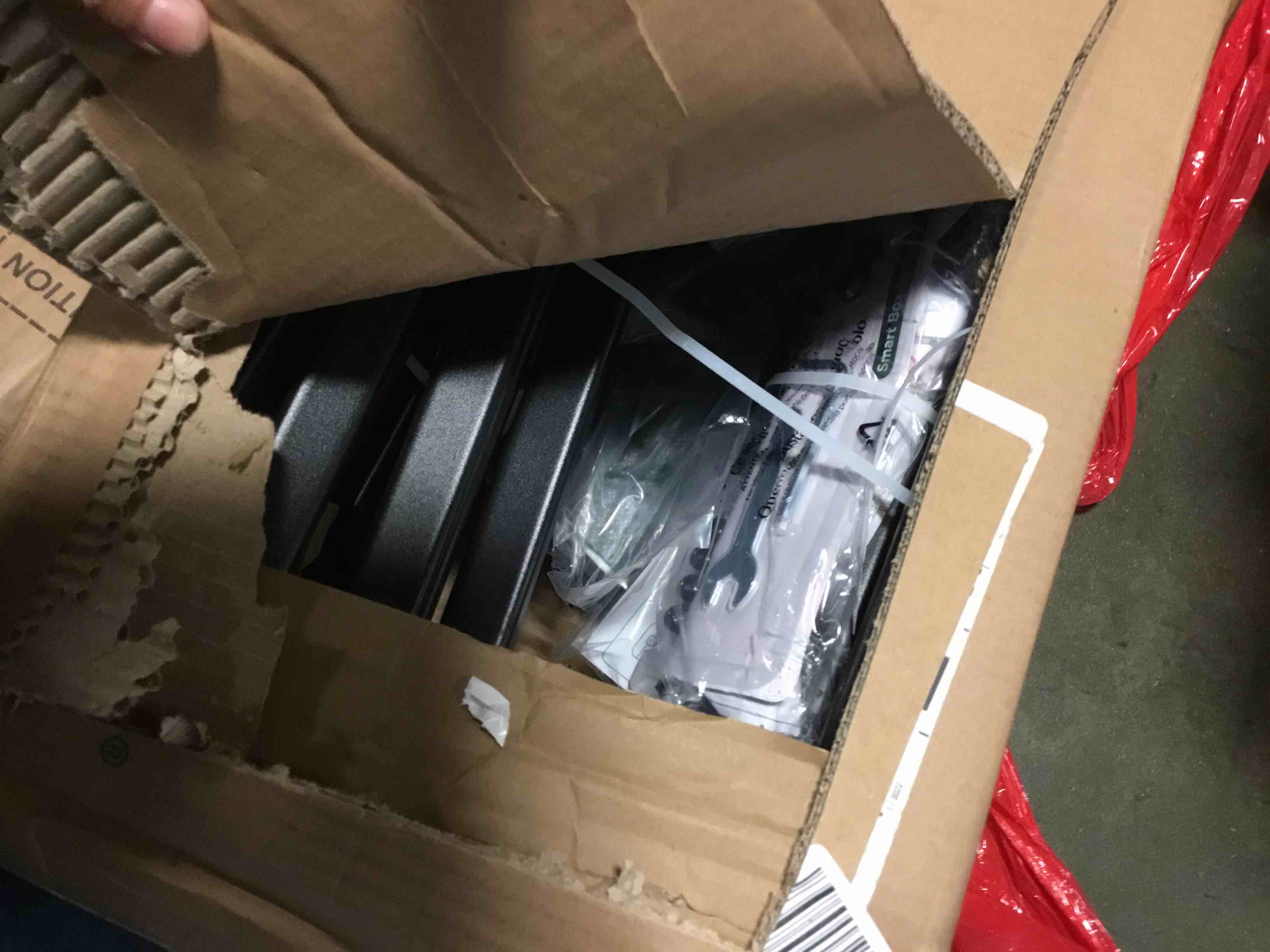 https://s3.amazonaws.com/lotting-images-prod/bidfta/BLU5403790_1694181276236.jpeg
