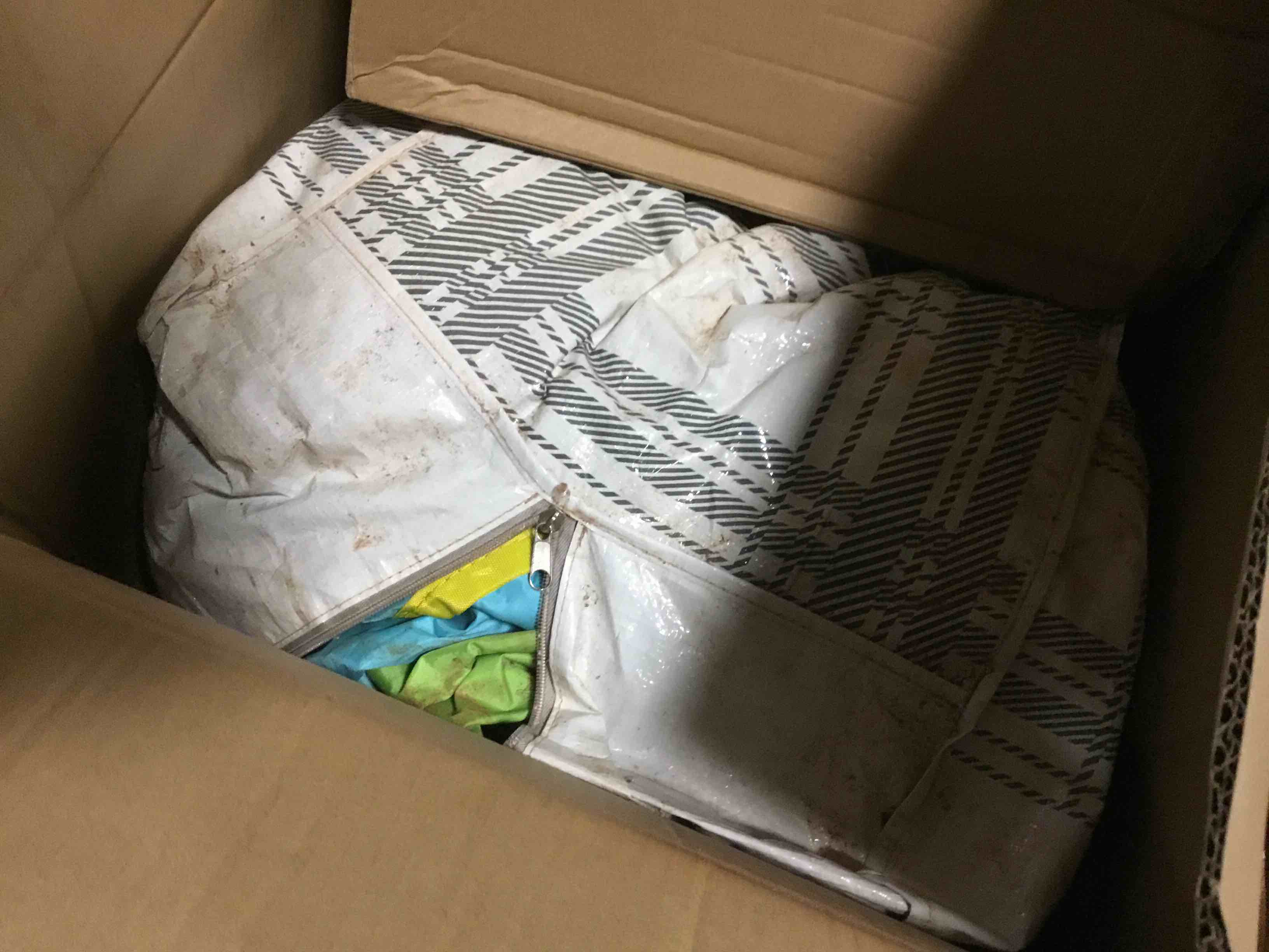 https://s3.amazonaws.com/lotting-images-prod/bidfta/BLU5403791_1694181408354.jpeg