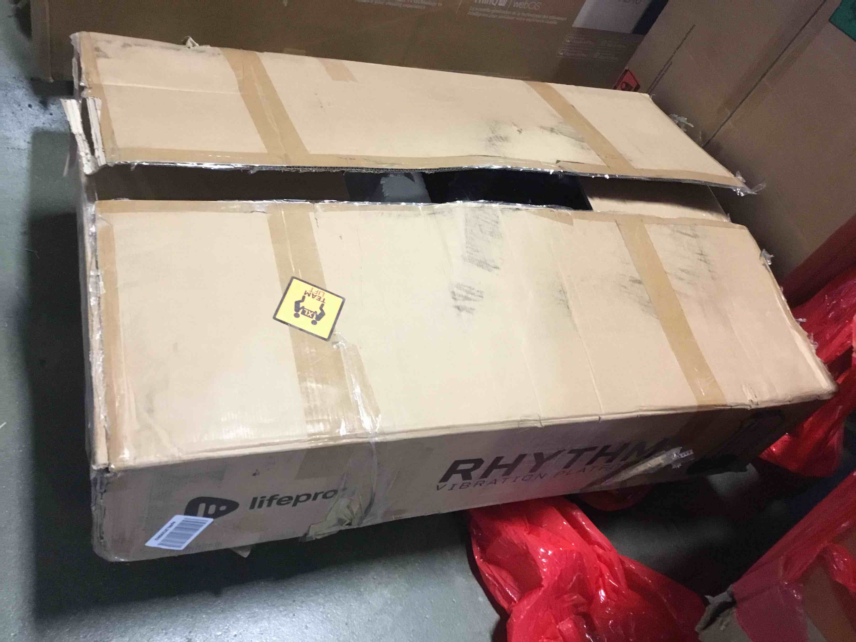 https://s3.amazonaws.com/lotting-images-prod/bidfta/BLU5403792_1694182863294.jpeg