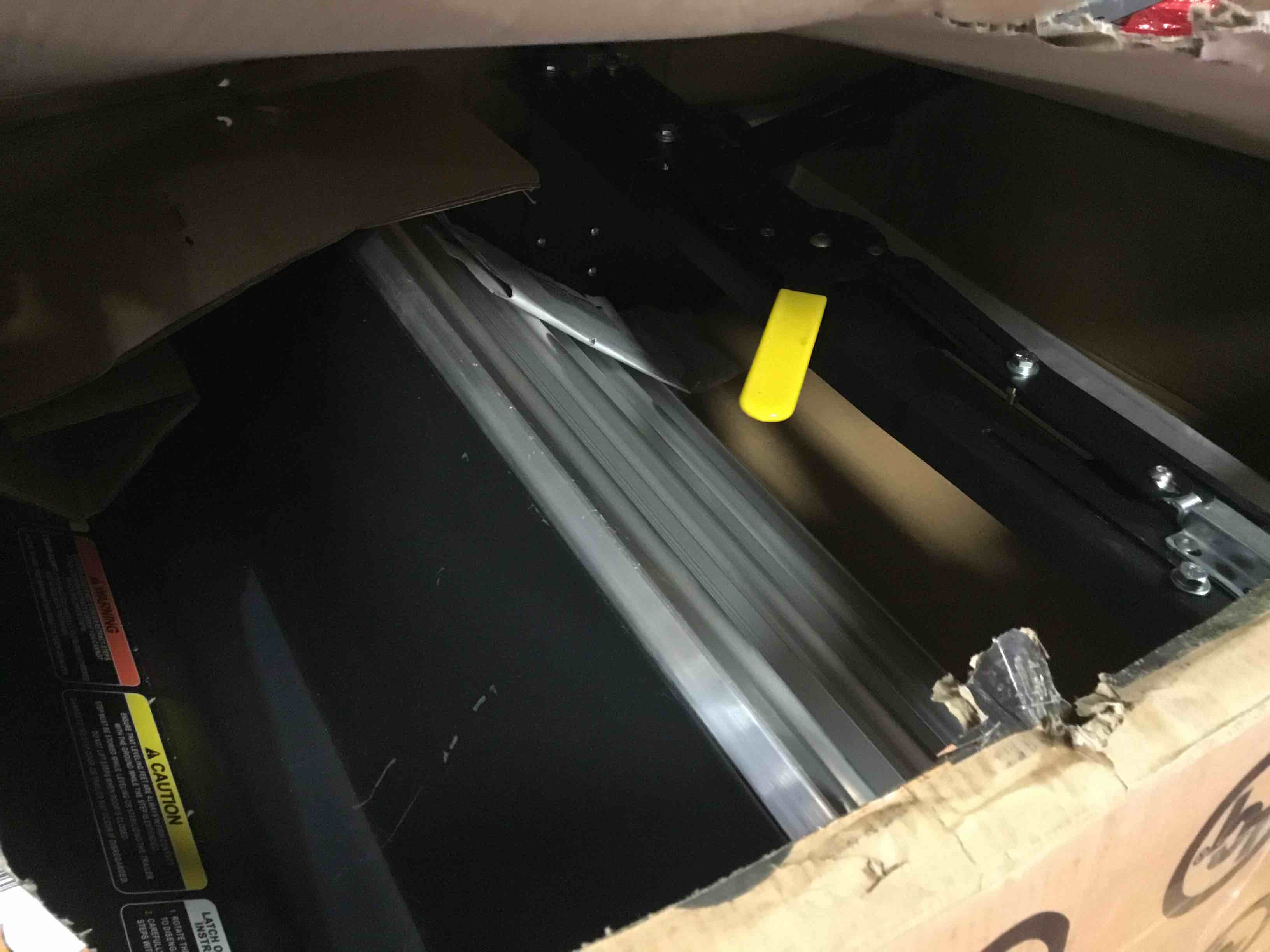 https://s3.amazonaws.com/lotting-images-prod/bidfta/BLU5403845_1694196227667.jpeg