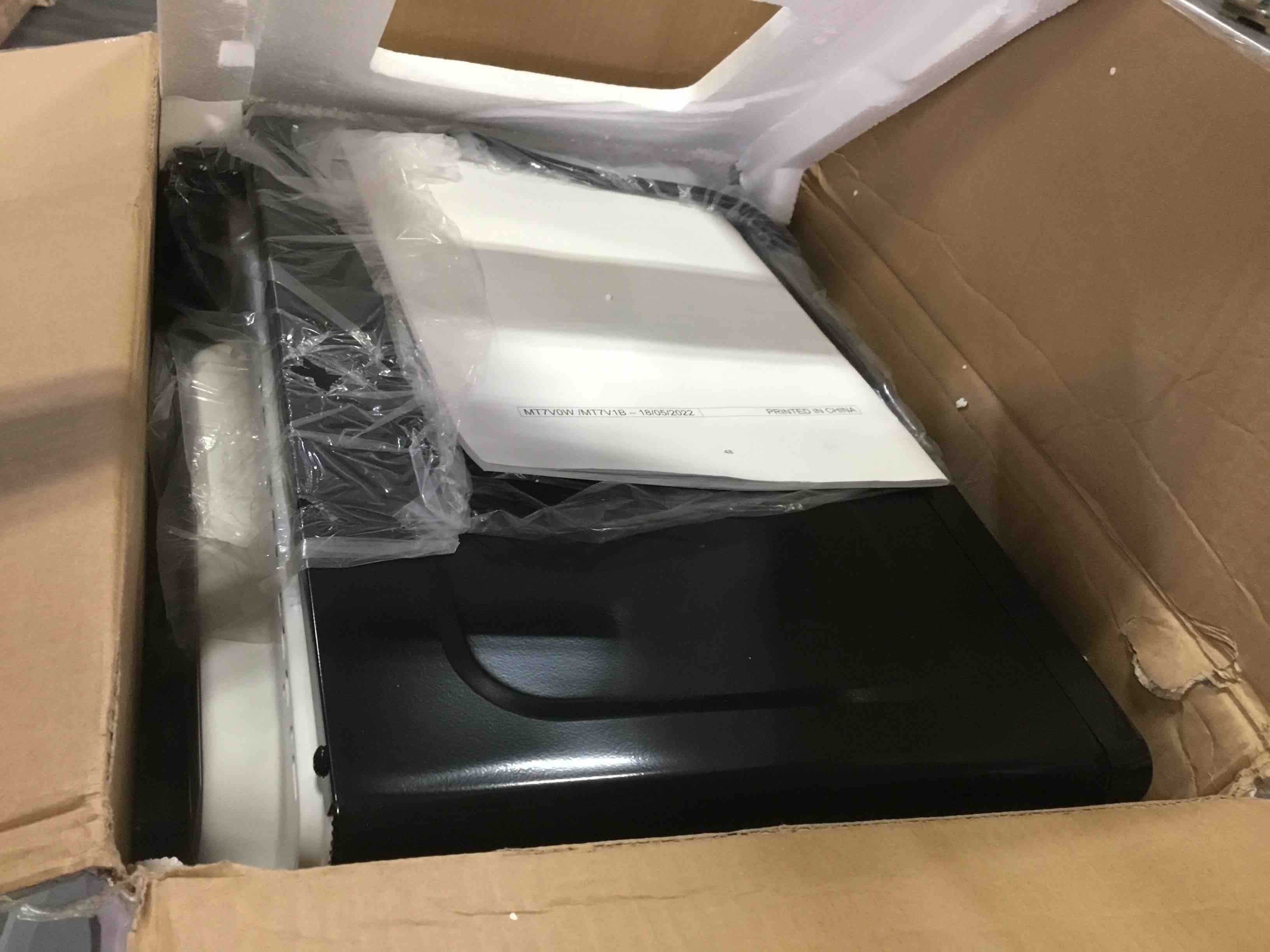 https://s3.amazonaws.com/lotting-images-prod/bidfta/BLU5404085_1694364389007.jpeg
