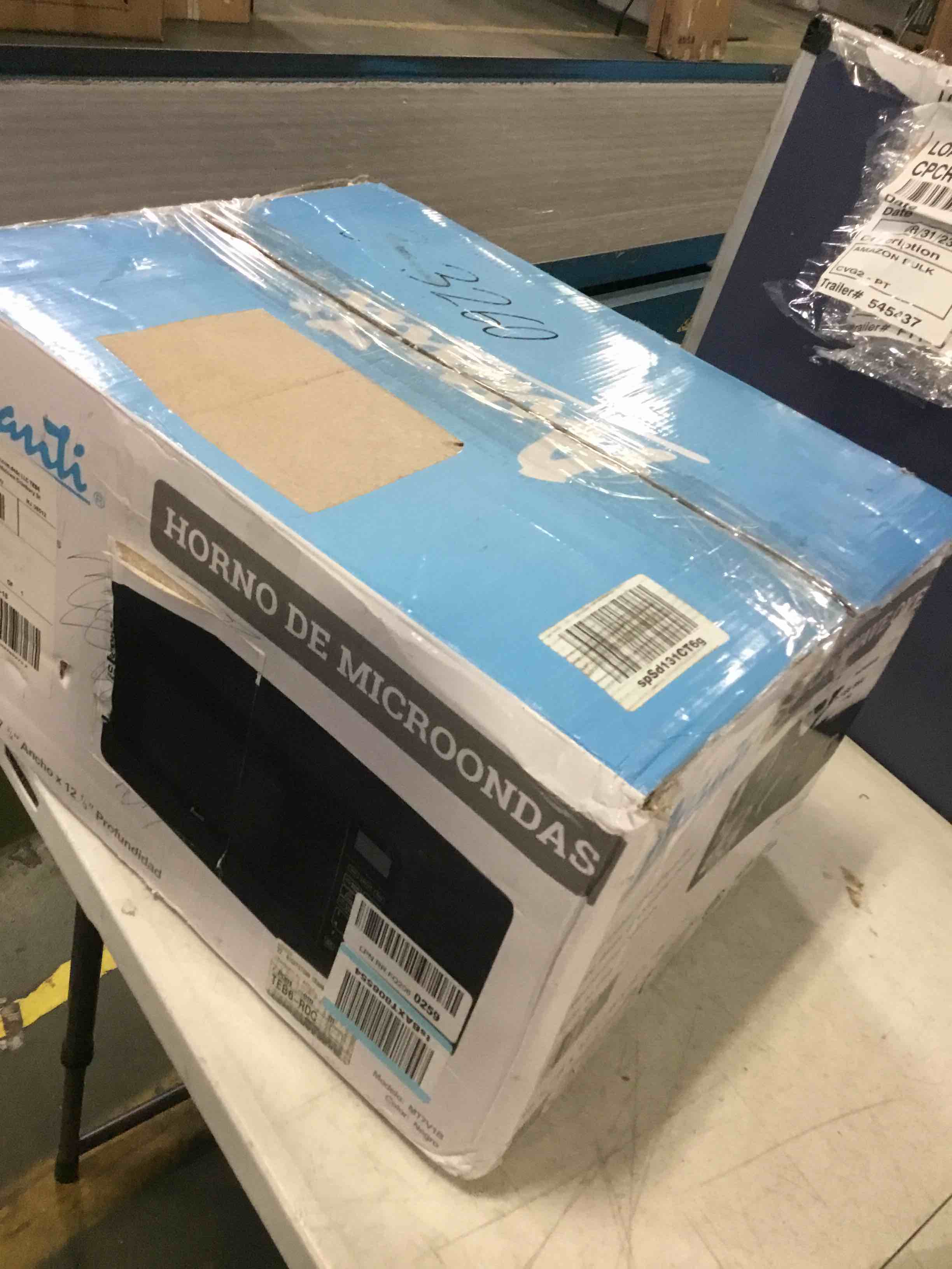 https://s3.amazonaws.com/lotting-images-prod/bidfta/BLU5404085_1694364400573.jpeg
