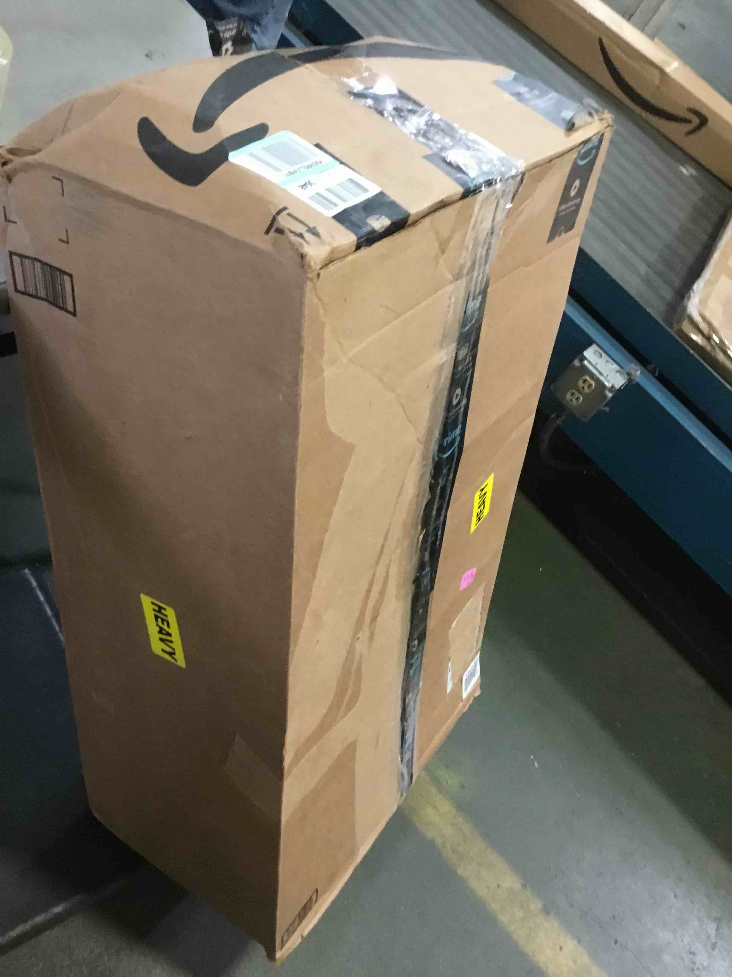 https://s3.amazonaws.com/lotting-images-prod/bidfta/BLU5404257_1694455611033.jpeg