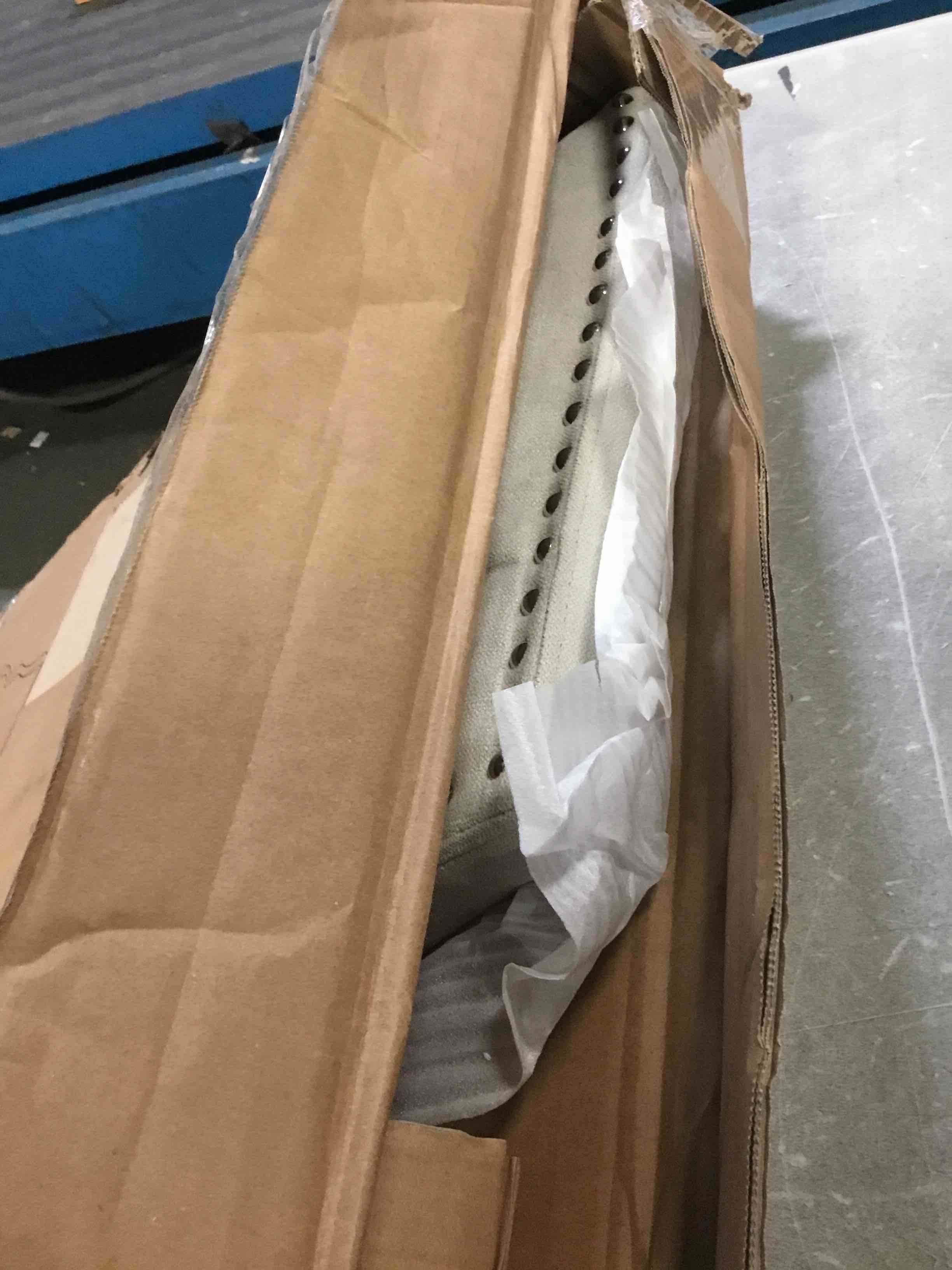 https://s3.amazonaws.com/lotting-images-prod/bidfta/BLU5404403_1694530707585.jpeg