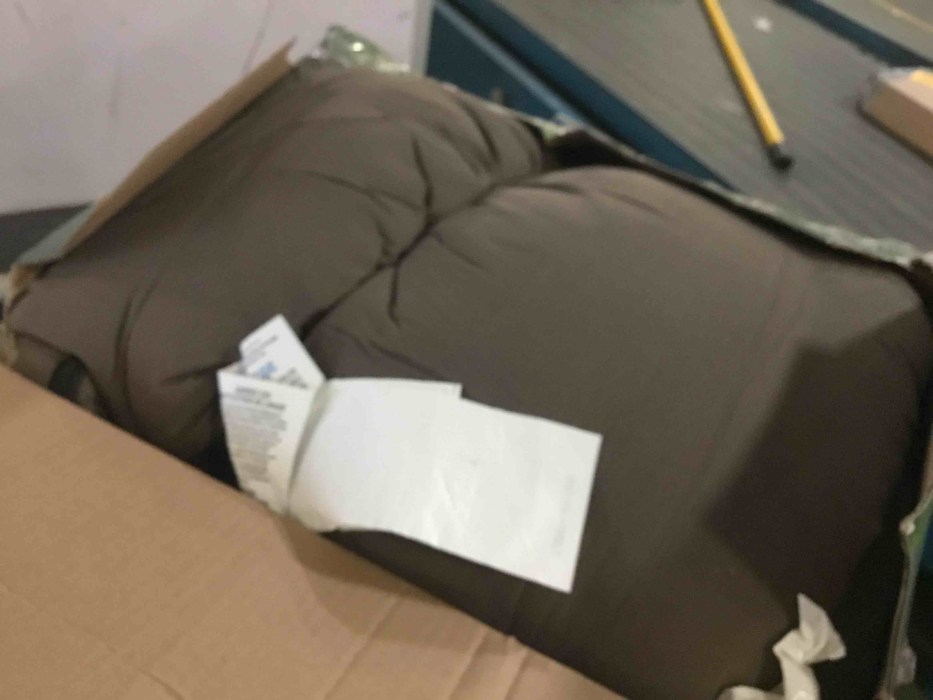 https://s3.amazonaws.com/lotting-images-prod/bidfta/BLU5404563_1694608328599.jpeg