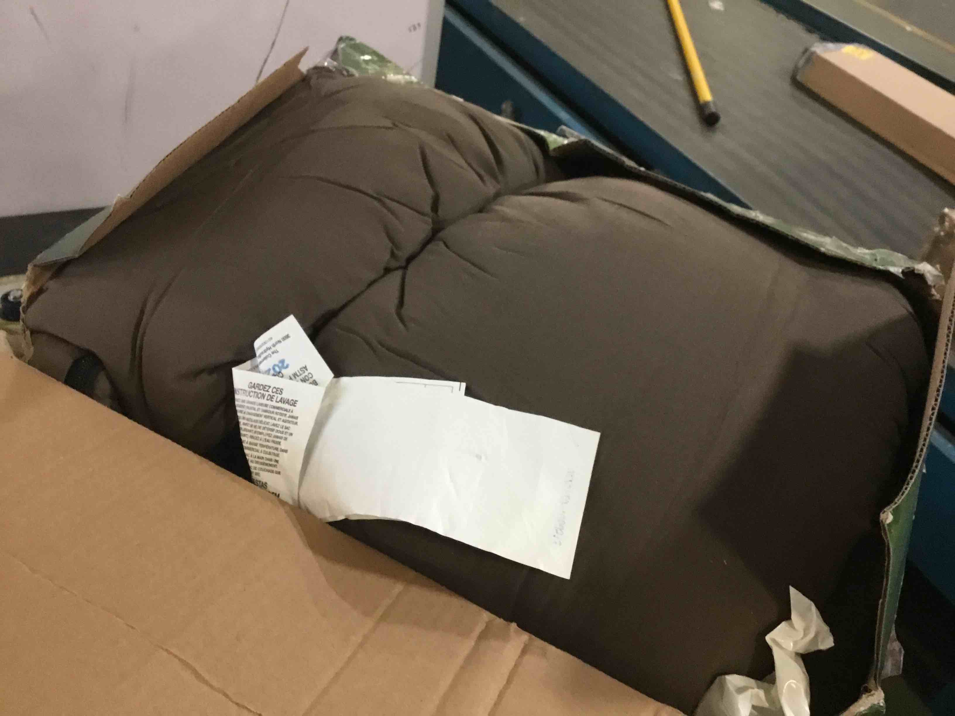 https://s3.amazonaws.com/lotting-images-prod/bidfta/BLU5404563_1694608330346.jpeg