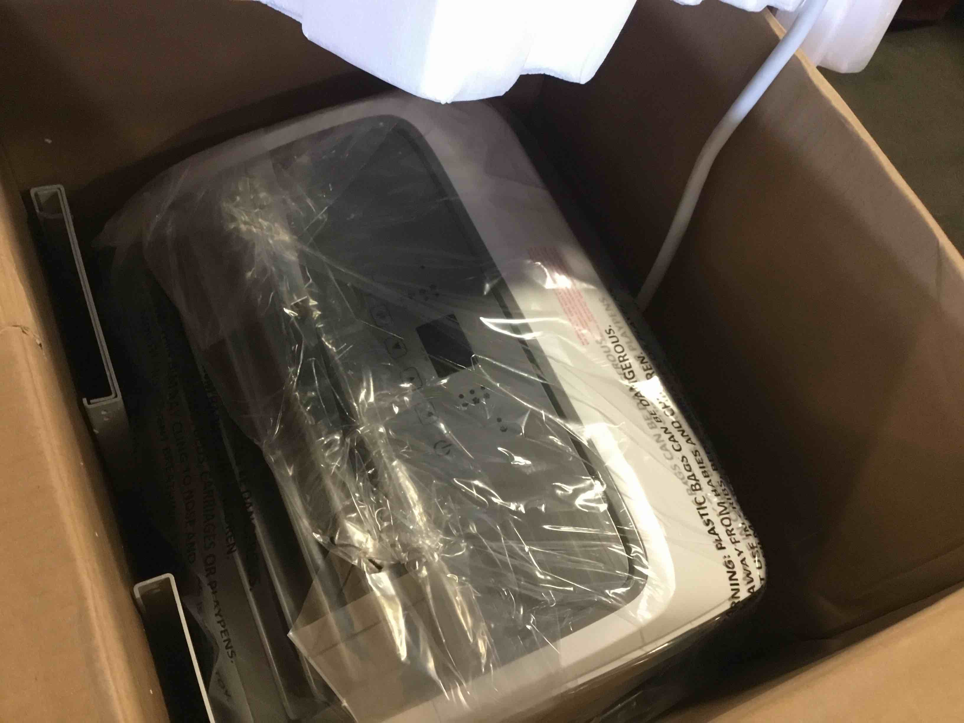 https://s3.amazonaws.com/lotting-images-prod/bidfta/BLU5404645_1694619368668.jpeg