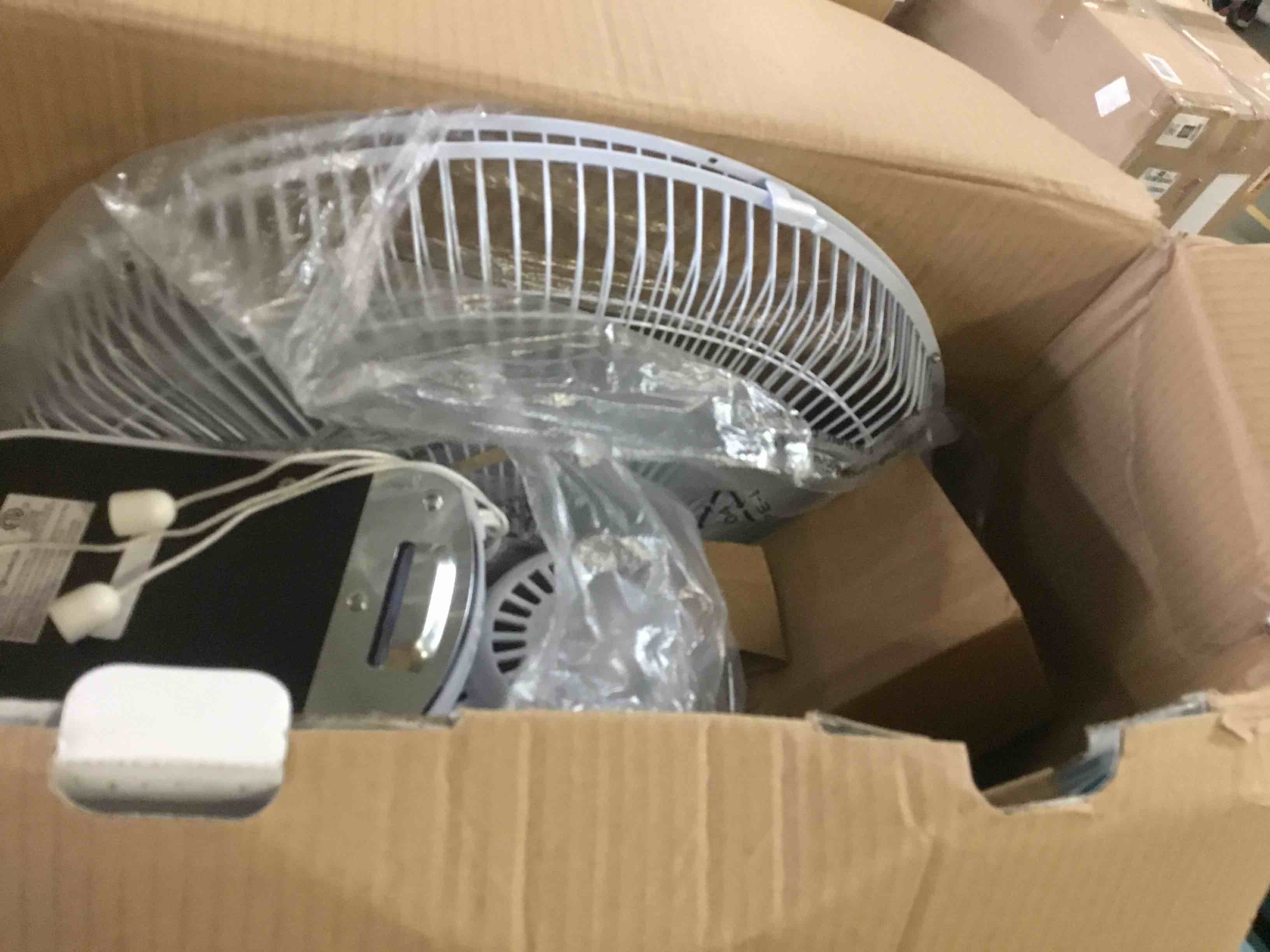 https://s3.amazonaws.com/lotting-images-prod/bidfta/BLU5404686_1694628656569.jpeg