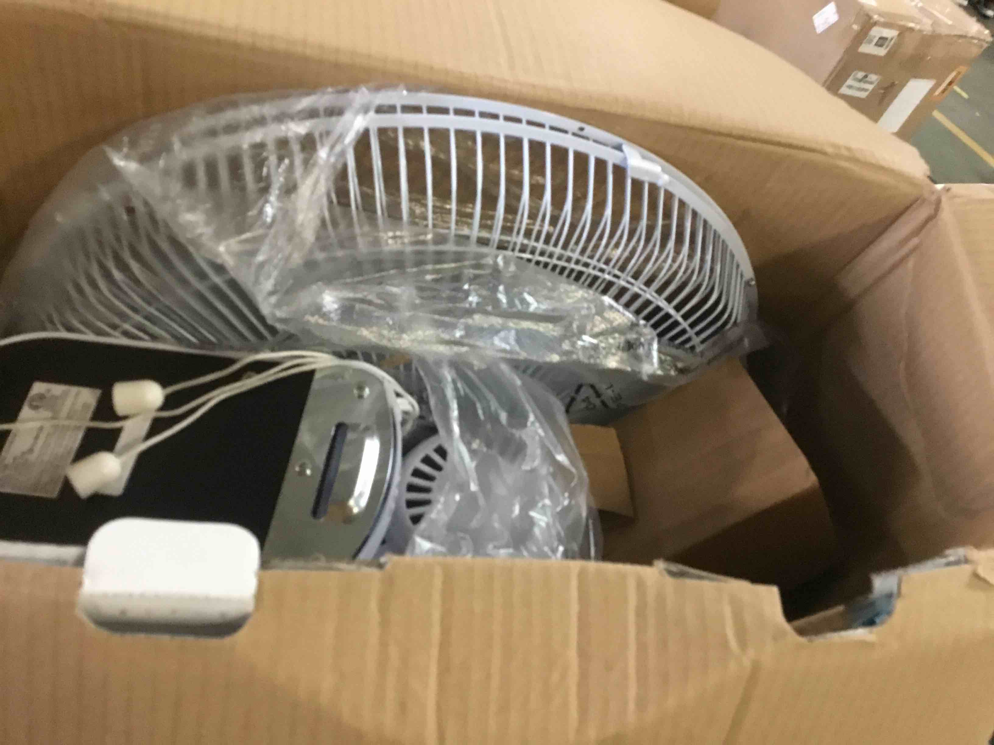 https://s3.amazonaws.com/lotting-images-prod/bidfta/BLU5404686_1694628657479.jpeg