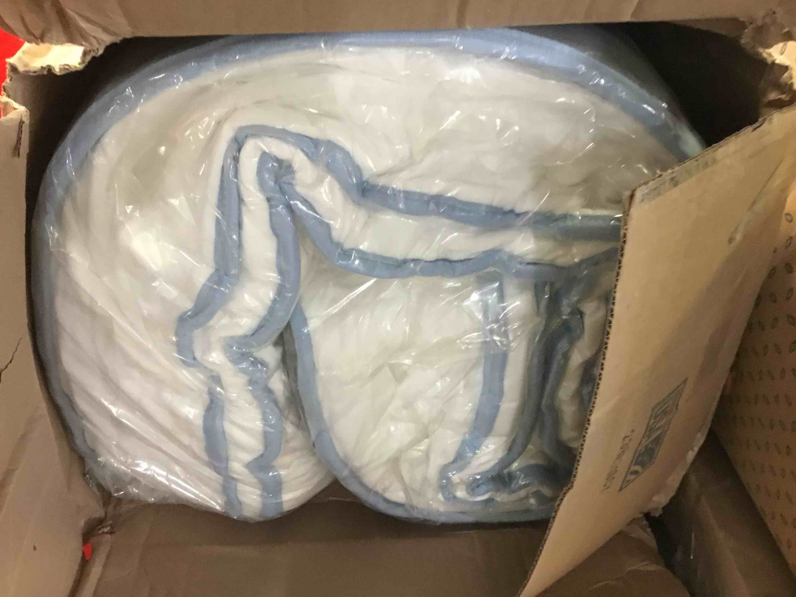 https://s3.amazonaws.com/lotting-images-prod/bidfta/BLU5404736_1694636419878.jpeg