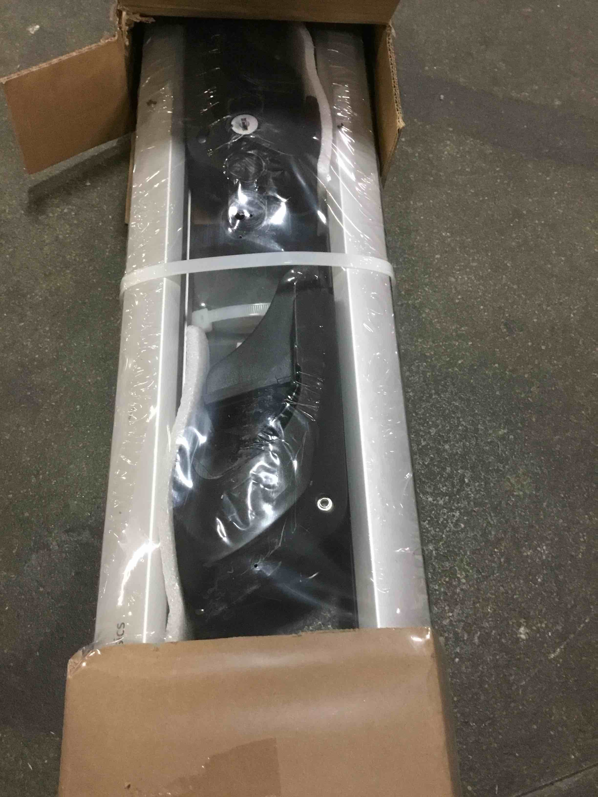 https://s3.amazonaws.com/lotting-images-prod/bidfta/BLU5405530_1694621943268.jpeg
