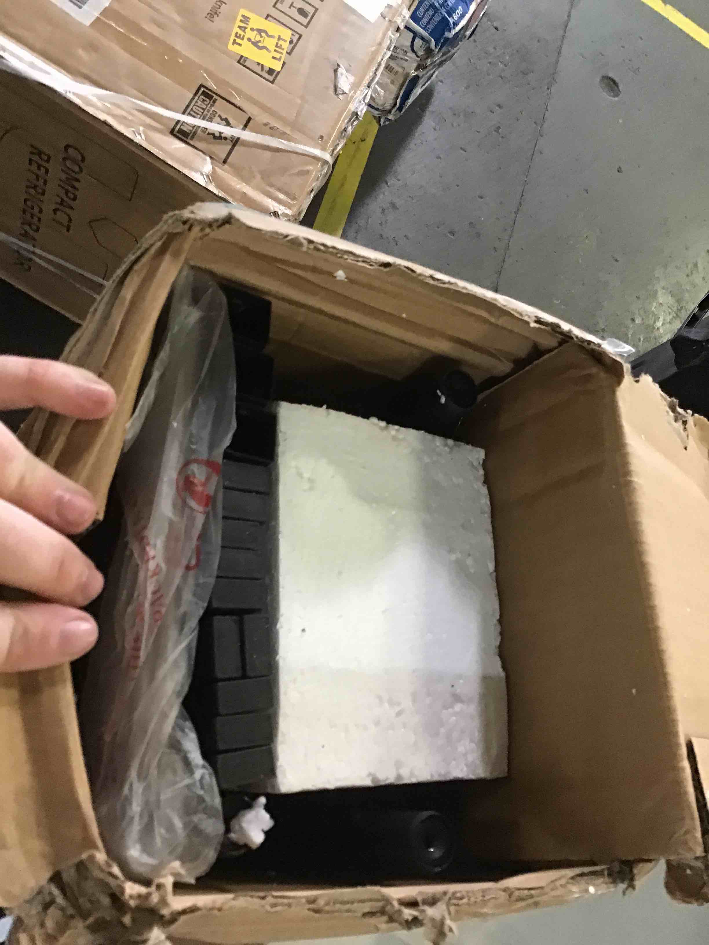 https://s3.amazonaws.com/lotting-images-prod/bidfta/BLU5406531_1694030263430.jpeg