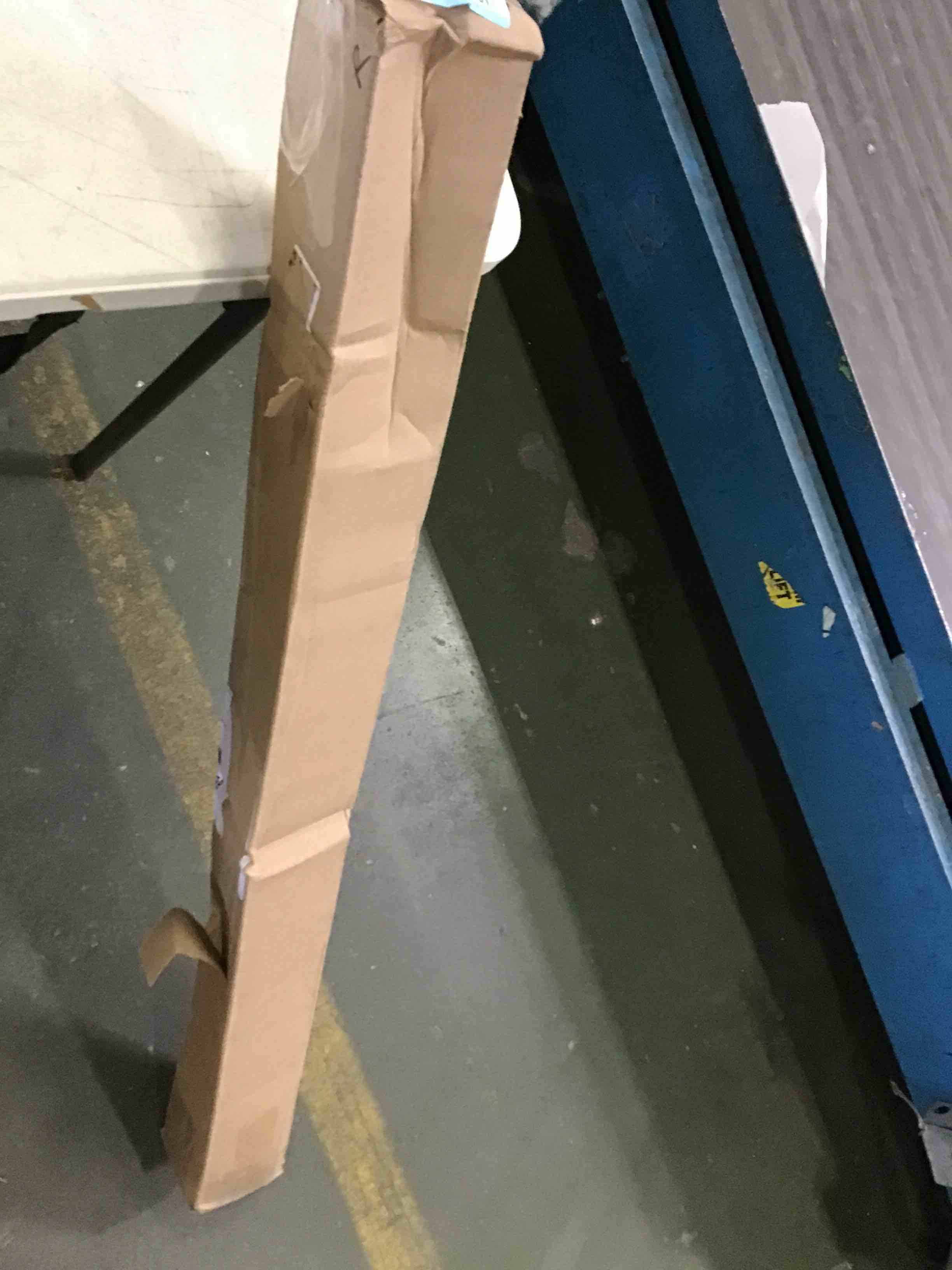 https://s3.amazonaws.com/lotting-images-prod/bidfta/BLU5407273_1694800037205.jpeg