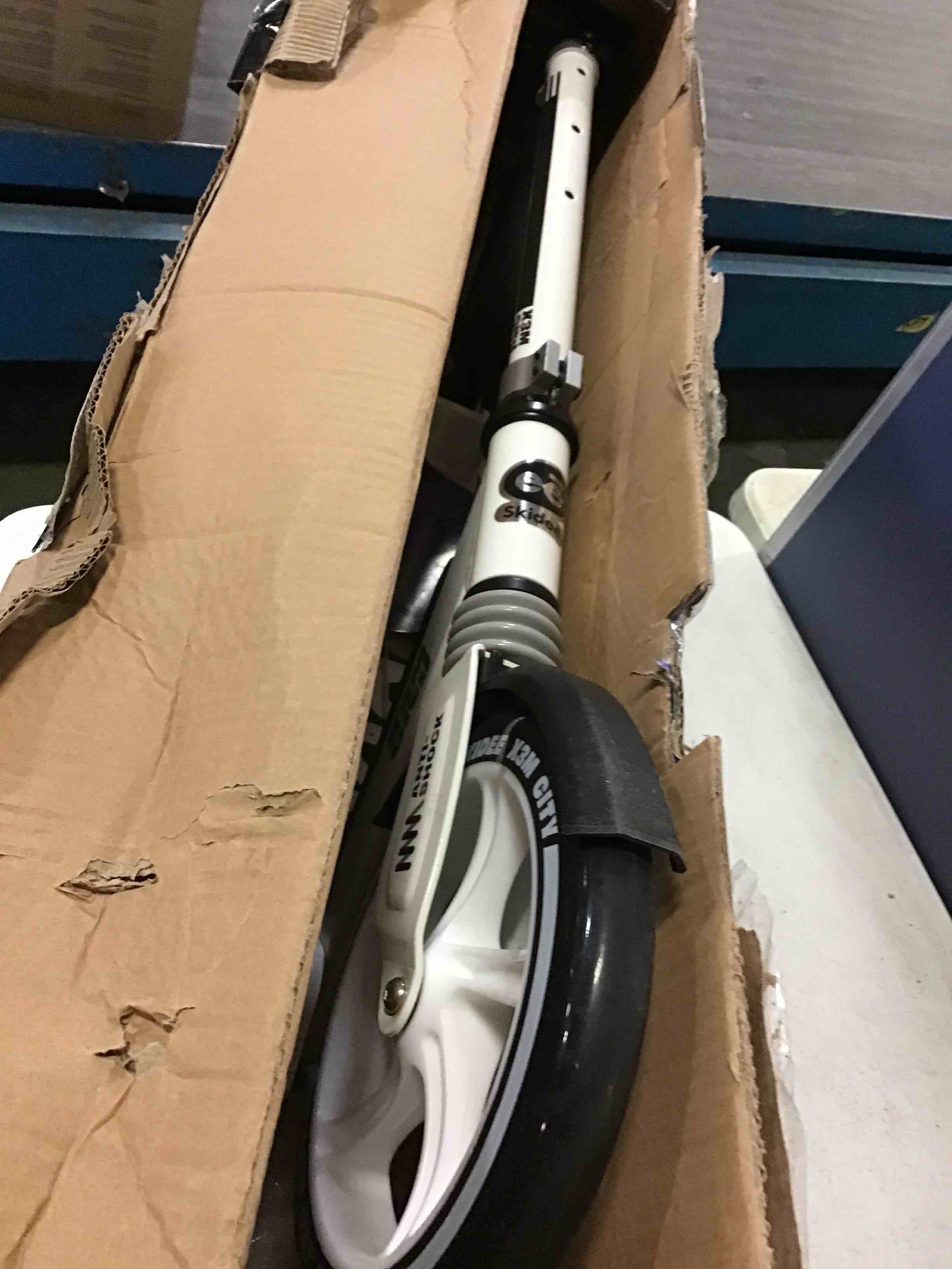 https://s3.amazonaws.com/lotting-images-prod/bidfta/BLU5407371_1695044423807.jpeg