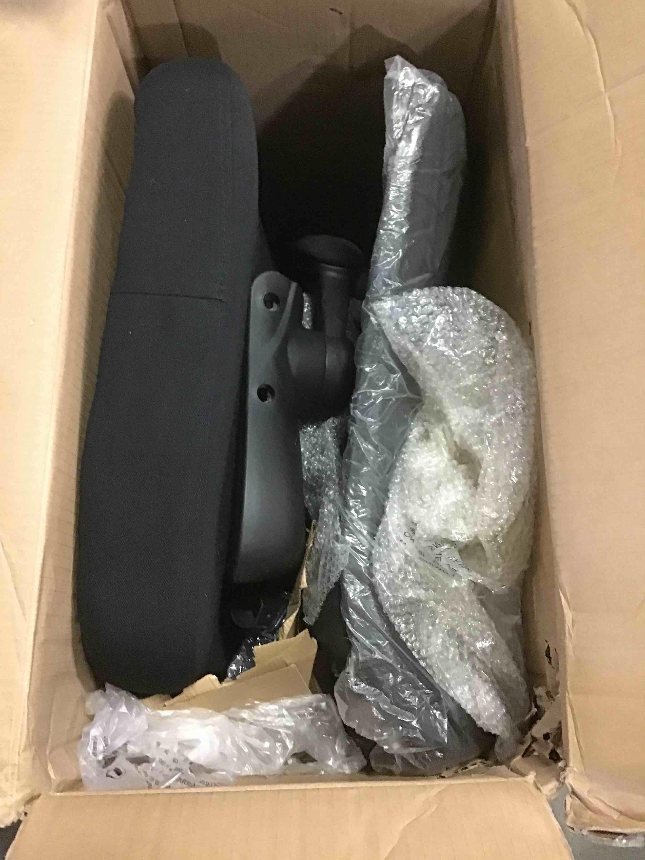 https://s3.amazonaws.com/lotting-images-prod/bidfta/BLU5407387_1695047993400.jpeg