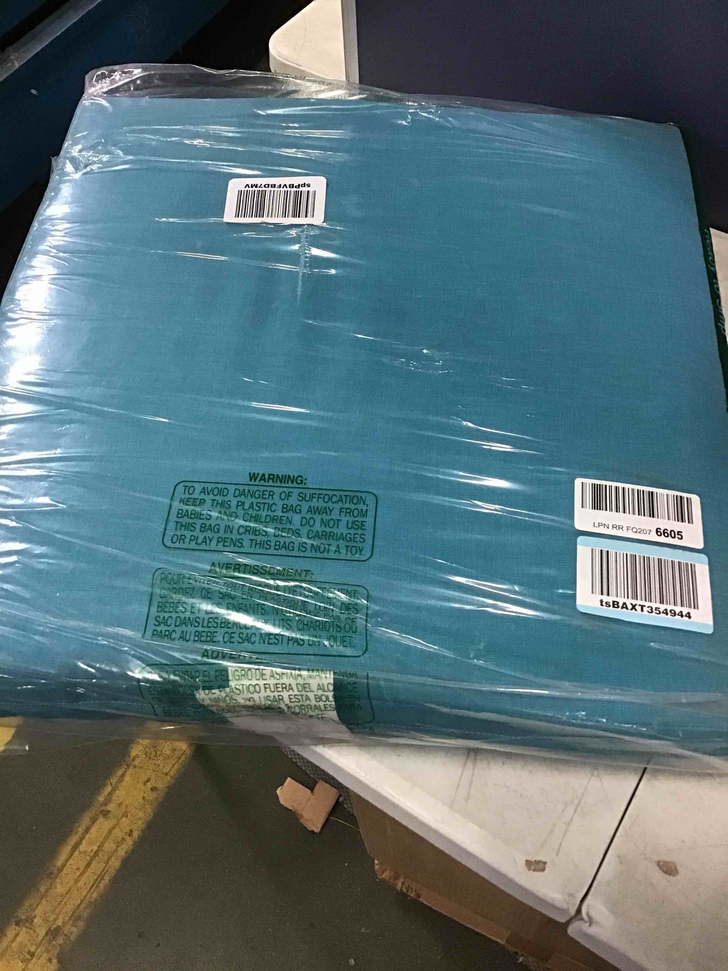 https://s3.amazonaws.com/lotting-images-prod/bidfta/BLU5407478_1695066934861.jpeg