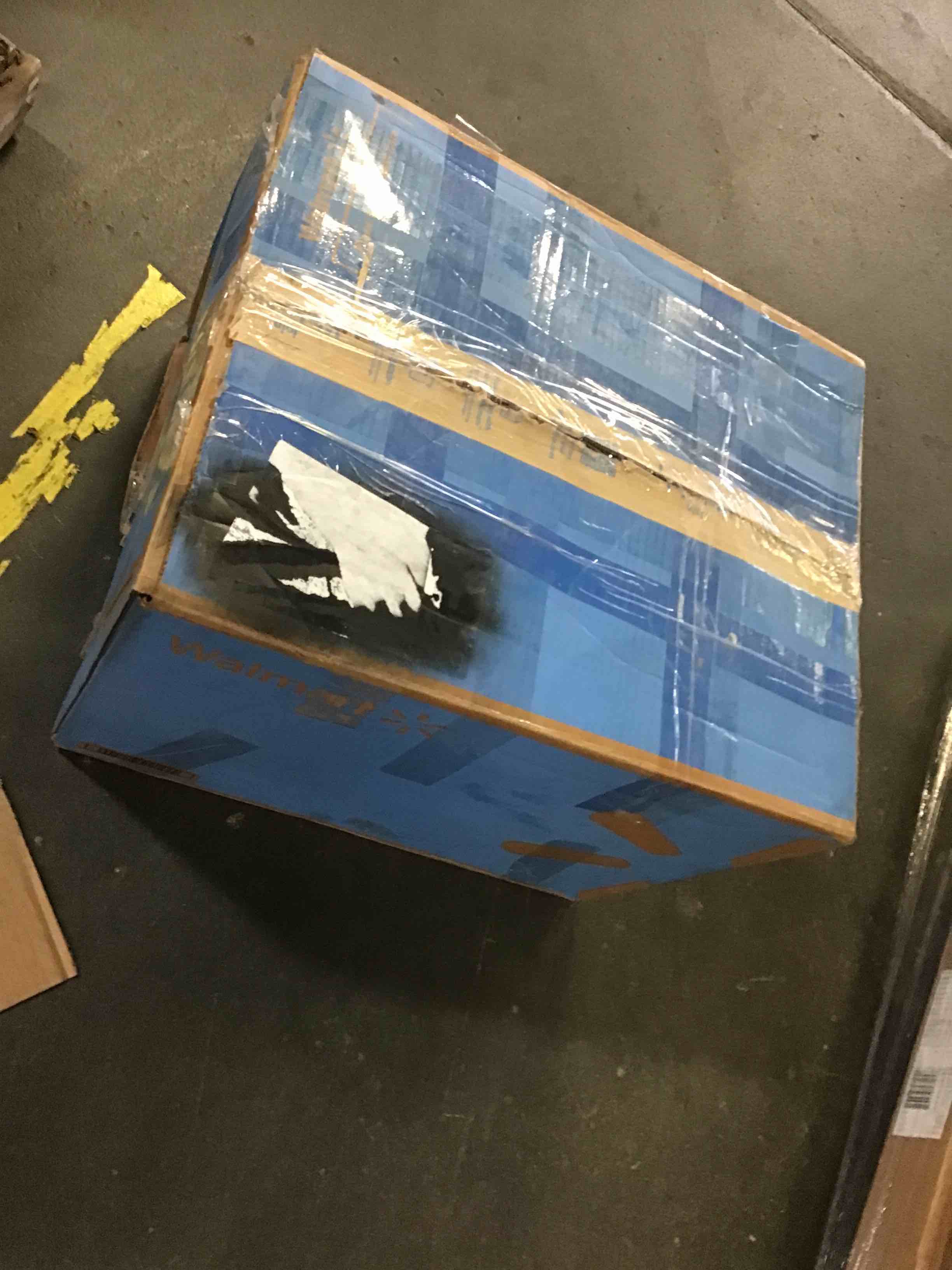 https://s3.amazonaws.com/lotting-images-prod/bidfta/BLU5407891_1695306929677.jpeg