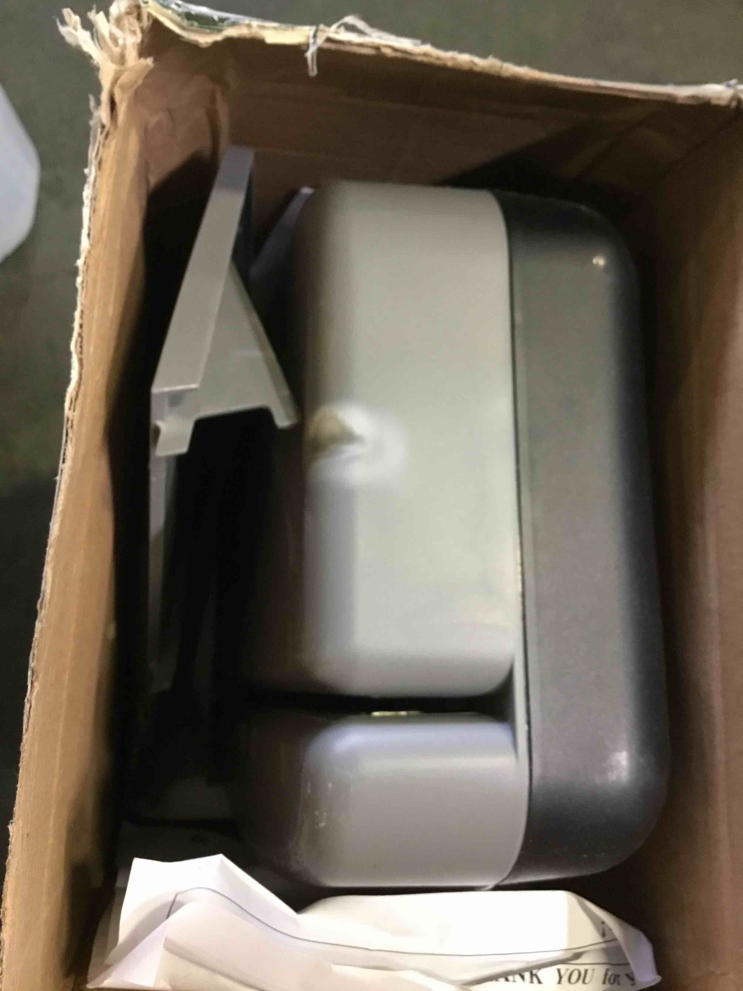 https://s3.amazonaws.com/lotting-images-prod/bidfta/BLU5409711_1690387056678.jpeg