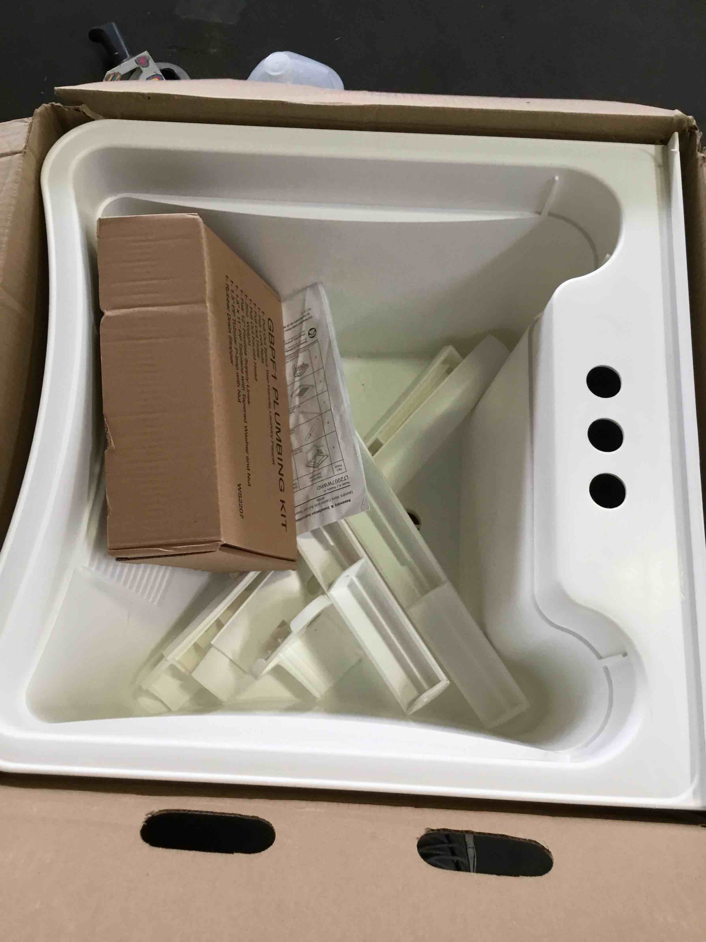 https://s3.amazonaws.com/lotting-images-prod/bidfta/BLU5409751_1690398137153.jpeg
