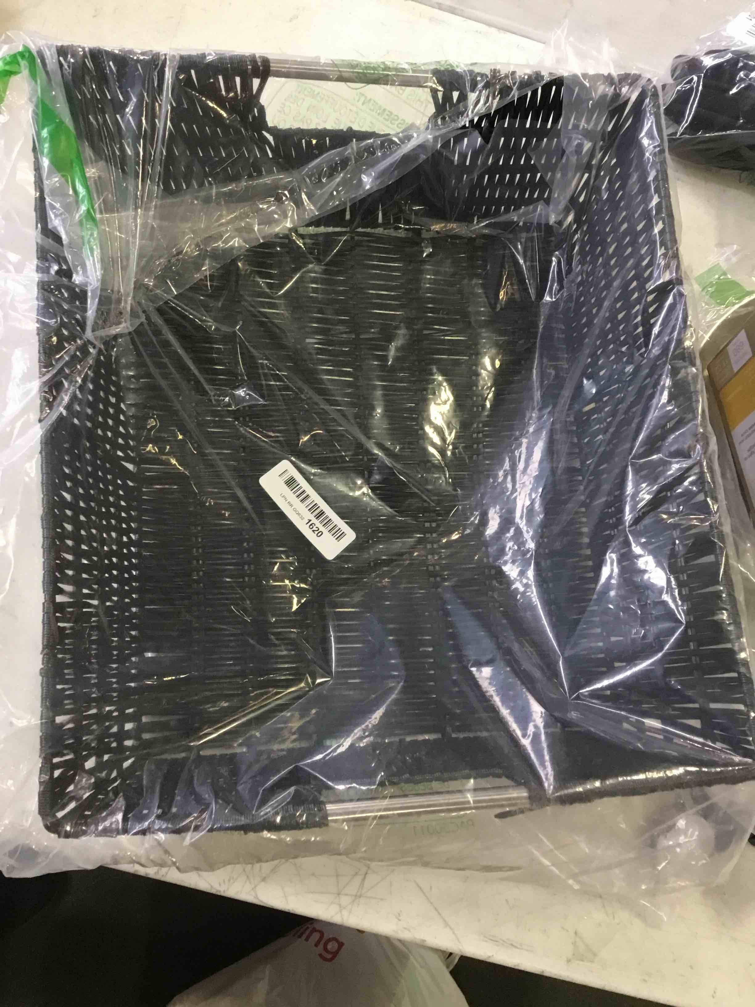 https://s3.amazonaws.com/lotting-images-prod/bidfta/BLU5410581_1692126207549.jpeg