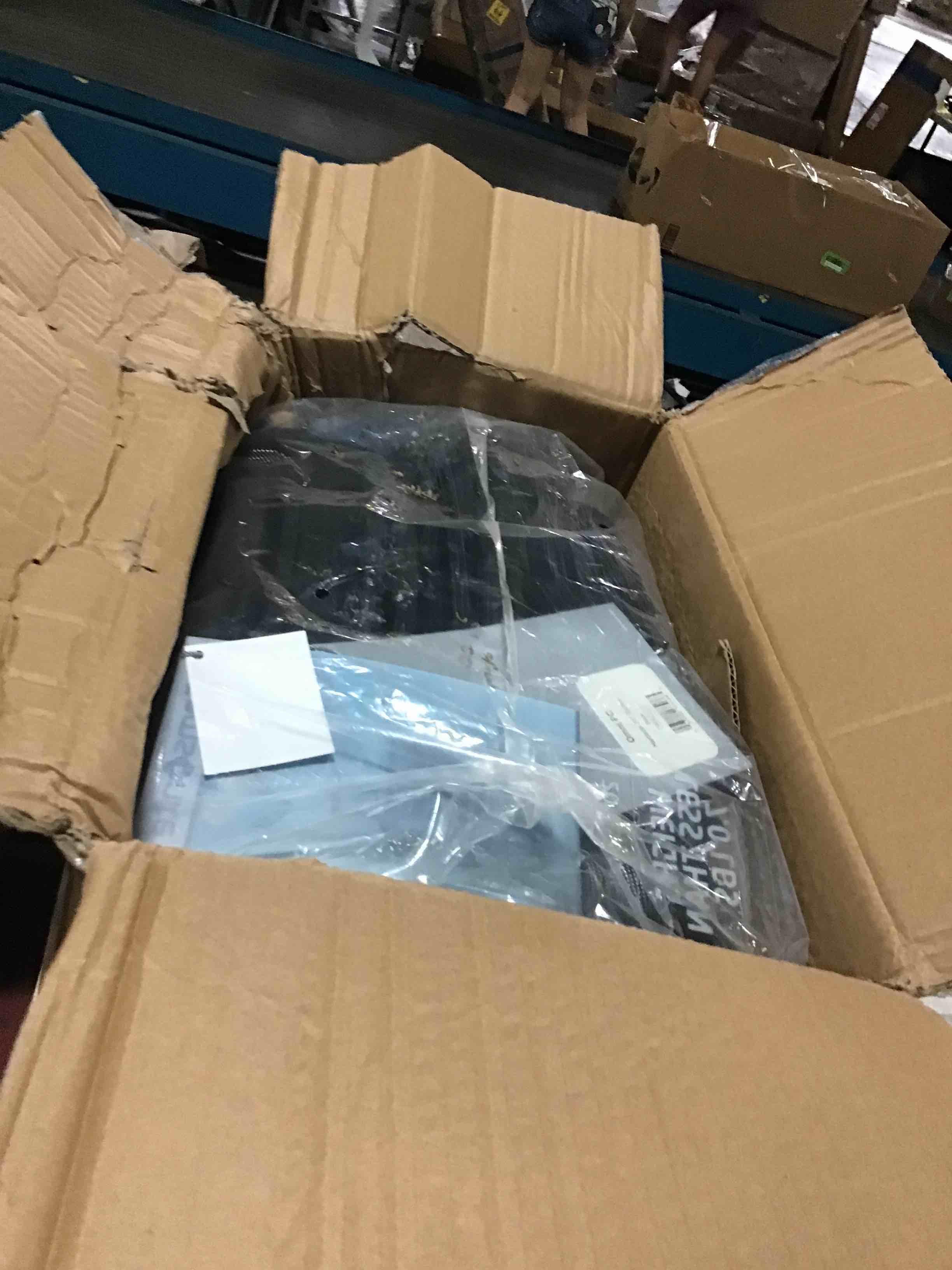 https://s3.amazonaws.com/lotting-images-prod/bidfta/BLU5410997_1690400878627.jpeg