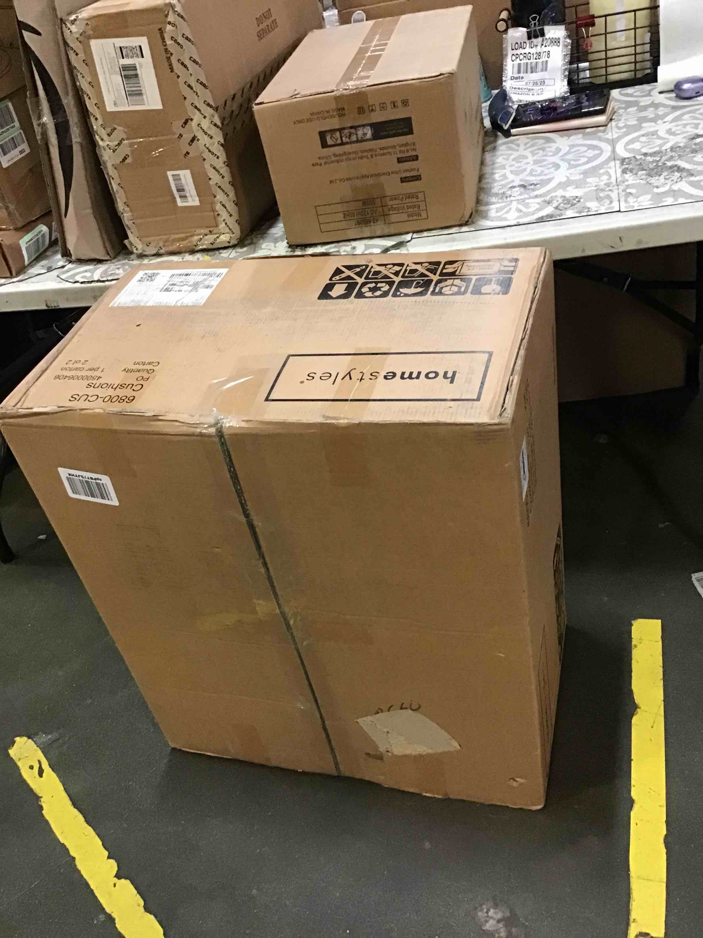 https://s3.amazonaws.com/lotting-images-prod/bidfta/BLU5411308_1690816405152.jpeg