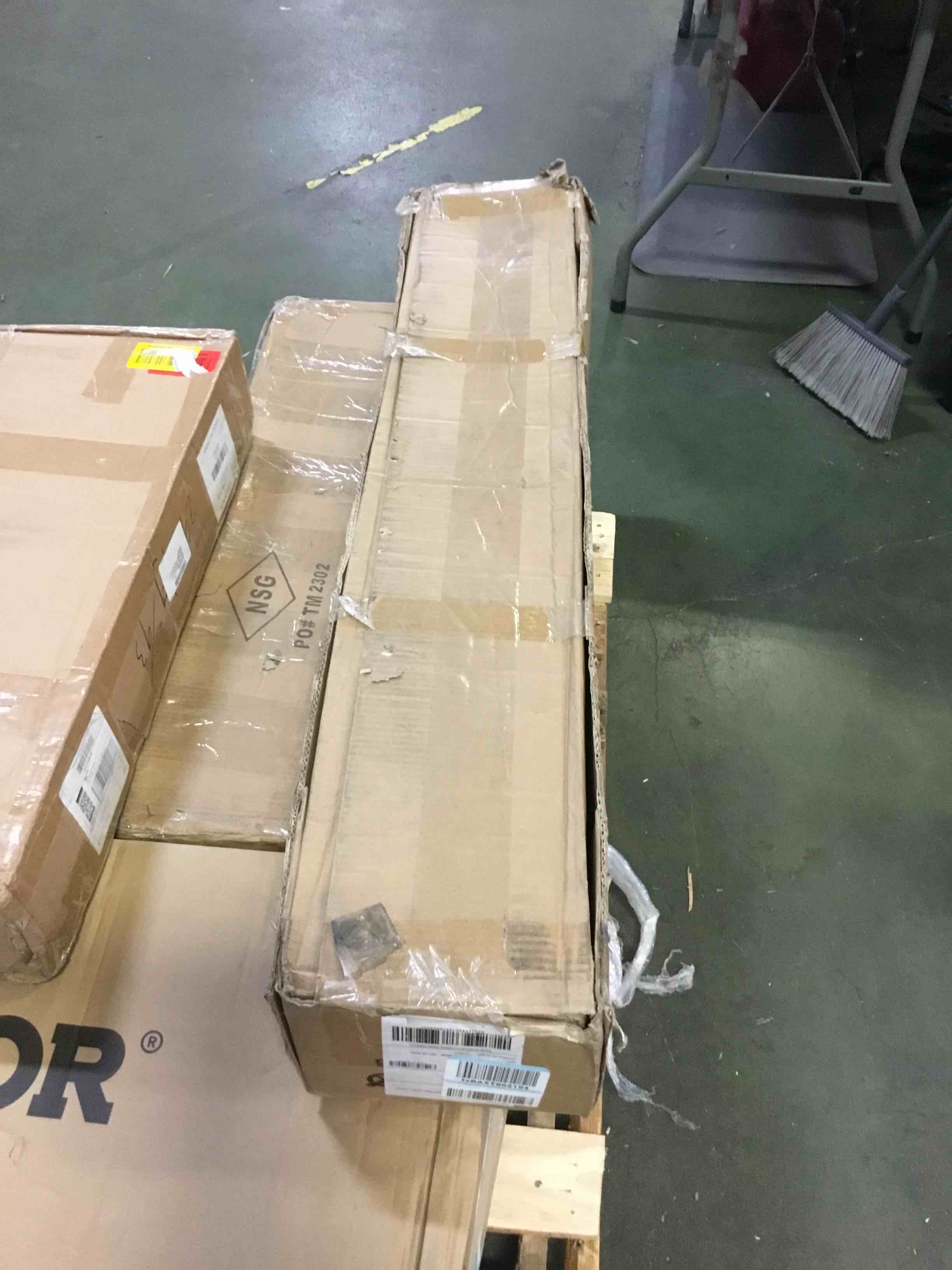 https://s3.amazonaws.com/lotting-images-prod/bidfta/BLU5411490_1690907185815.jpeg