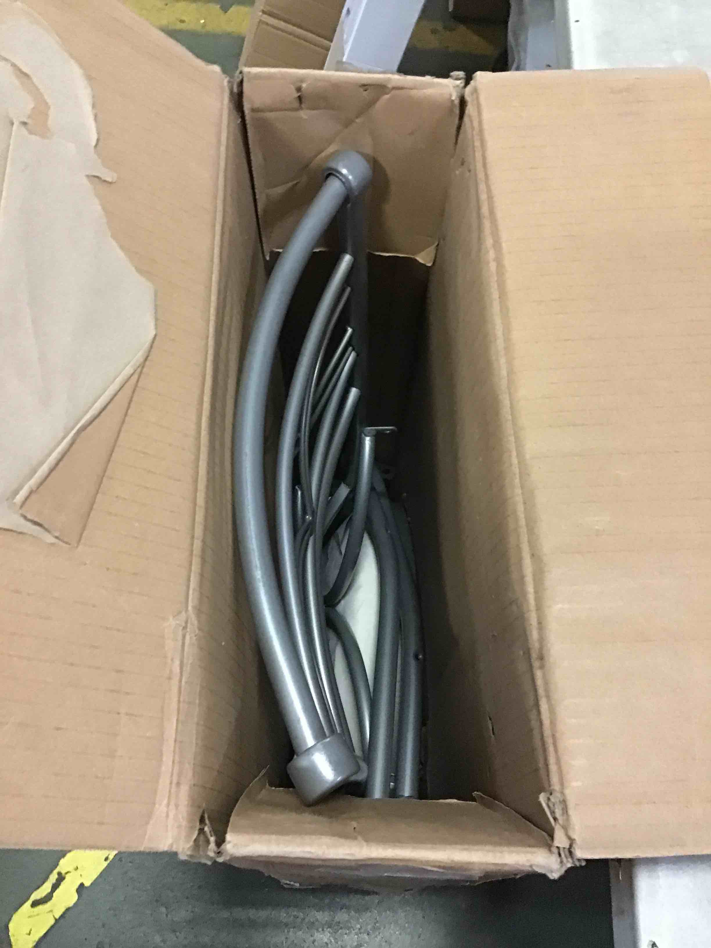 https://s3.amazonaws.com/lotting-images-prod/bidfta/BLU5411575_1691064999606.jpeg