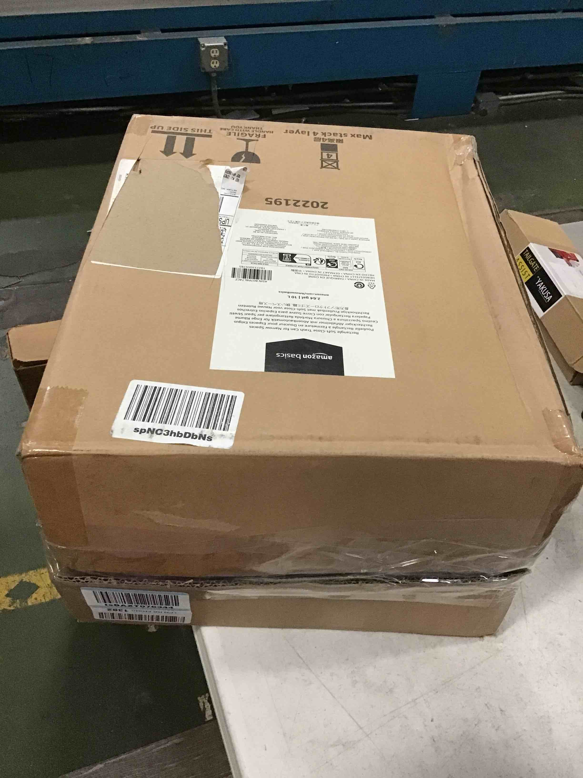 https://s3.amazonaws.com/lotting-images-prod/bidfta/BLU5412242_1691668193570.jpeg
