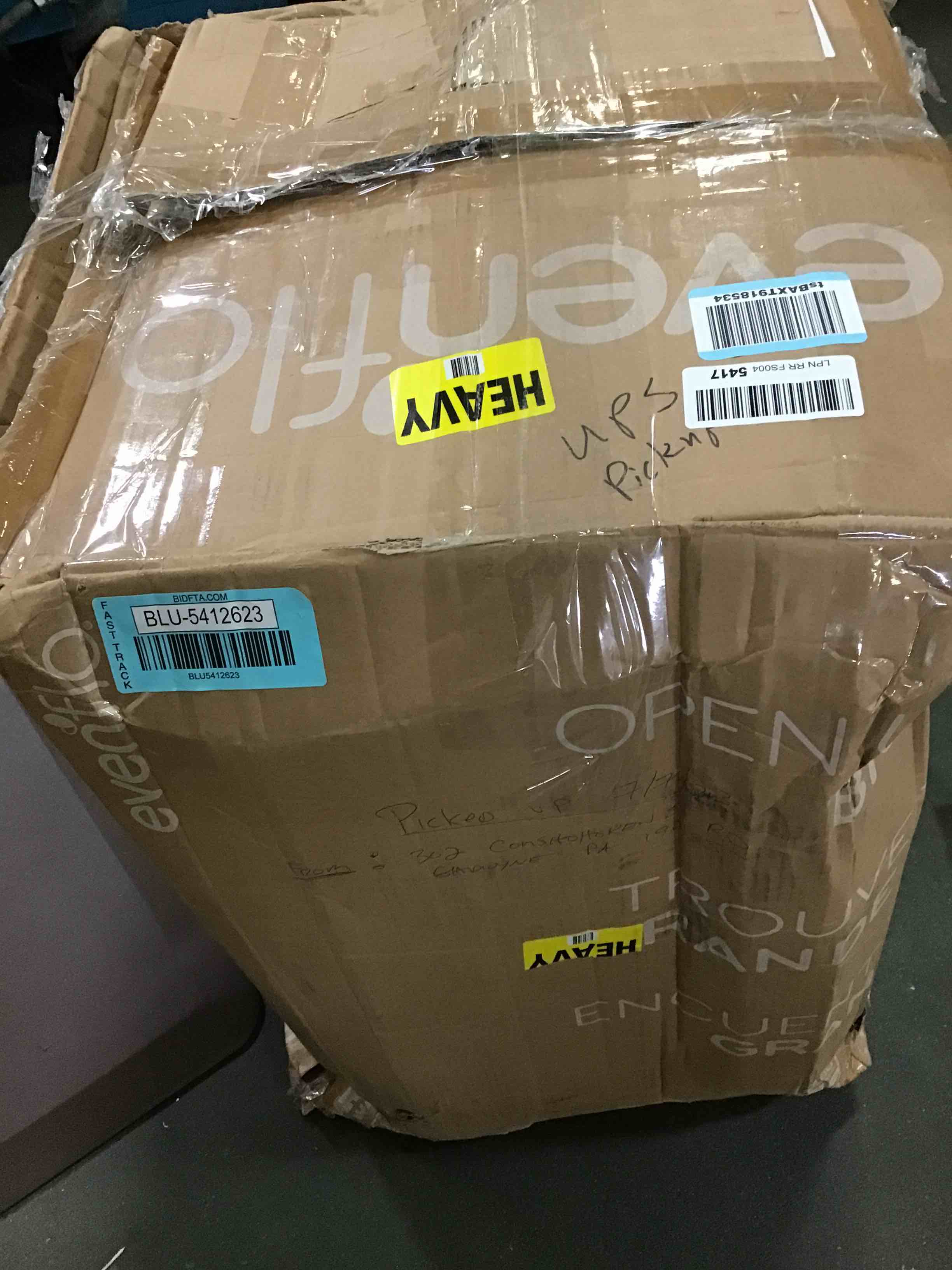 https://s3.amazonaws.com/lotting-images-prod/bidfta/BLU5412623_1690302023215.jpeg
