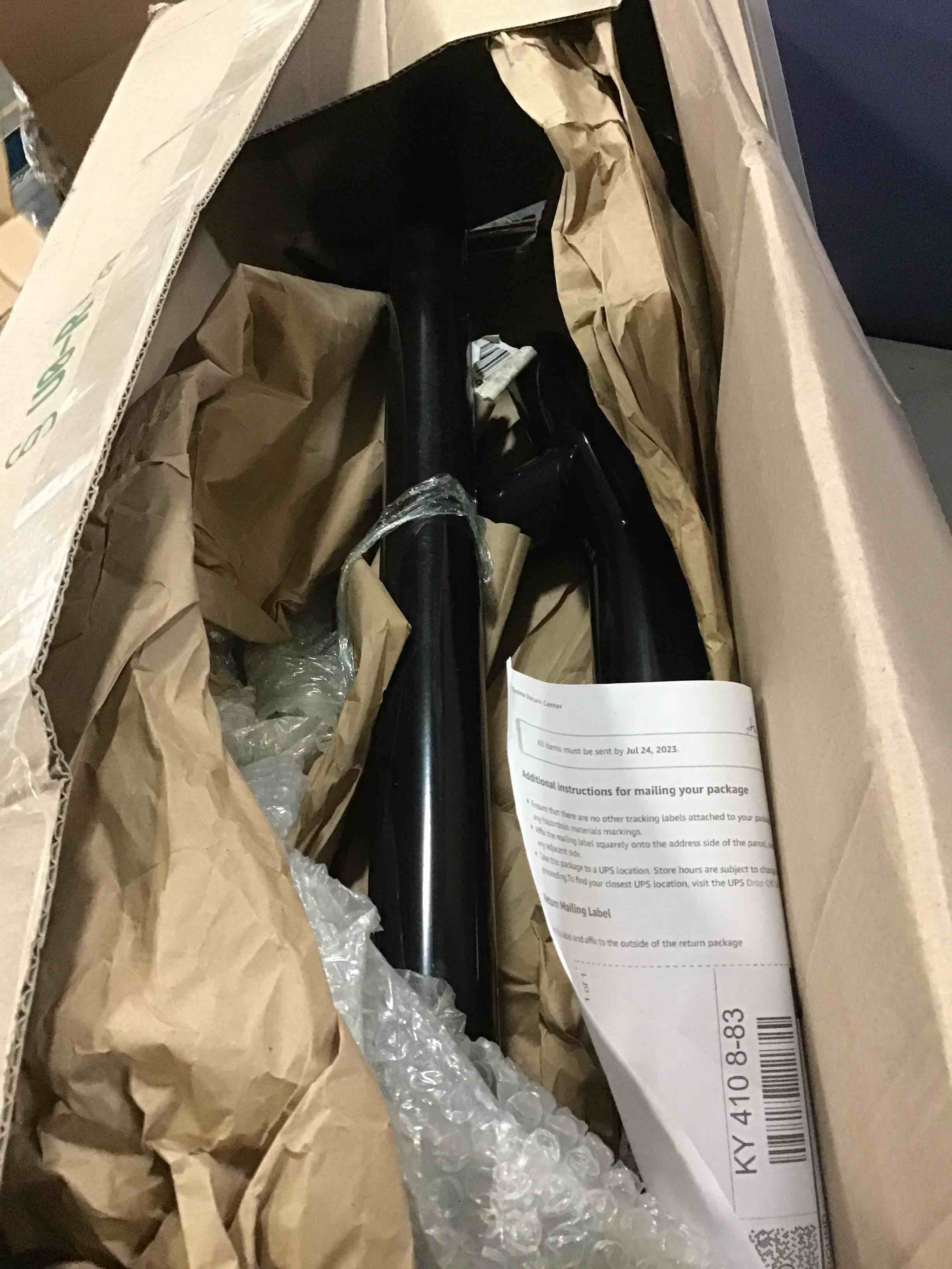 https://s3.amazonaws.com/lotting-images-prod/bidfta/BLU5412908_1690401481213.jpeg