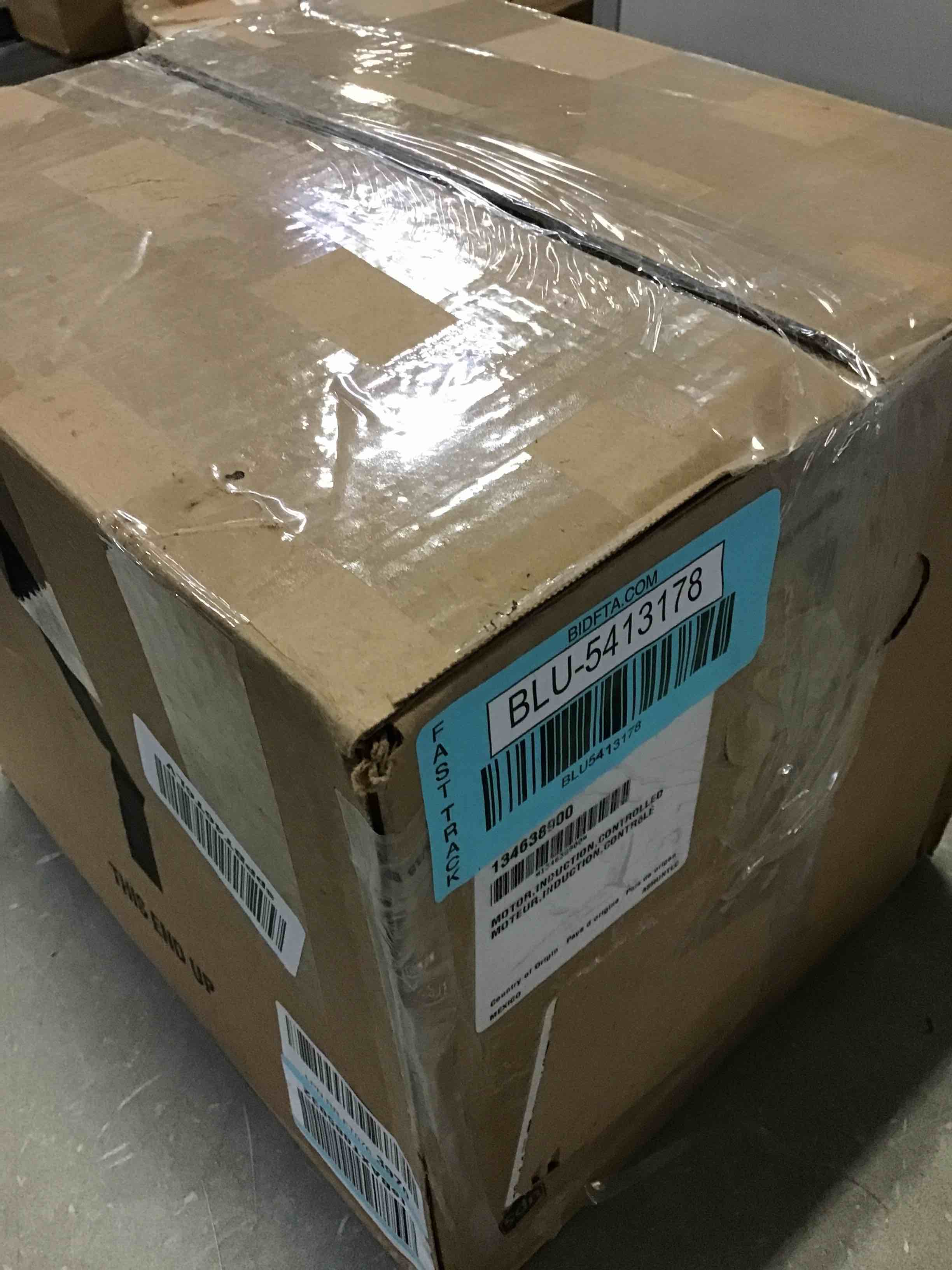 https://s3.amazonaws.com/lotting-images-prod/bidfta/BLU5413178_1690548181268.jpeg