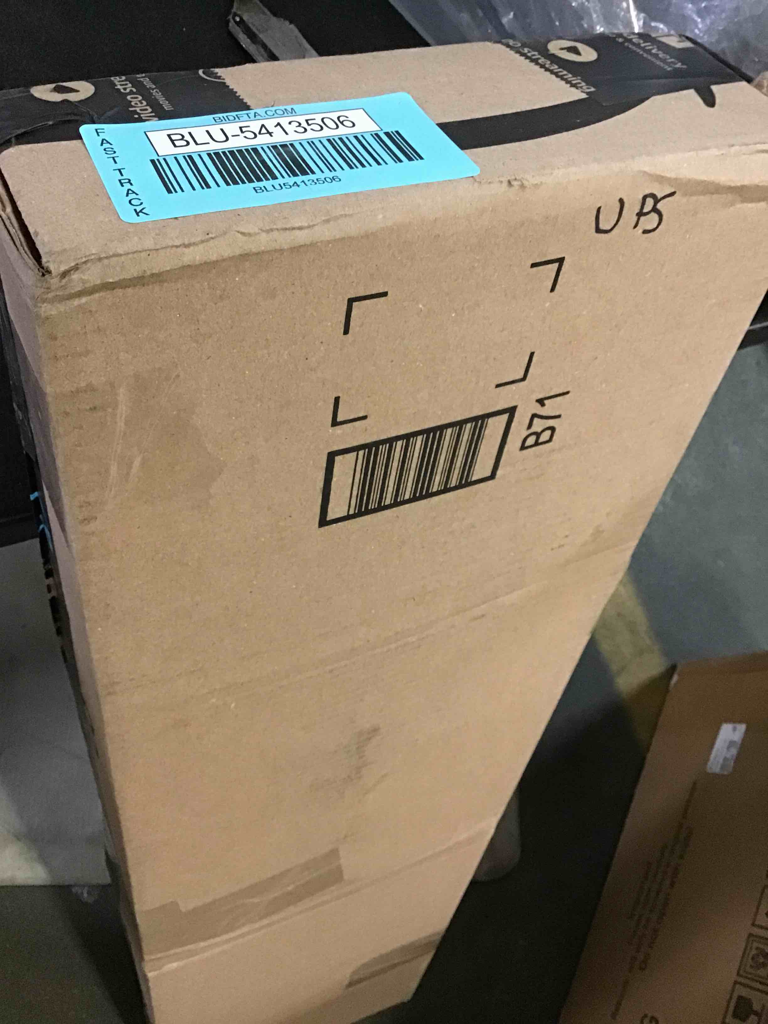 https://s3.amazonaws.com/lotting-images-prod/bidfta/BLU5413506_1690918547338.jpeg