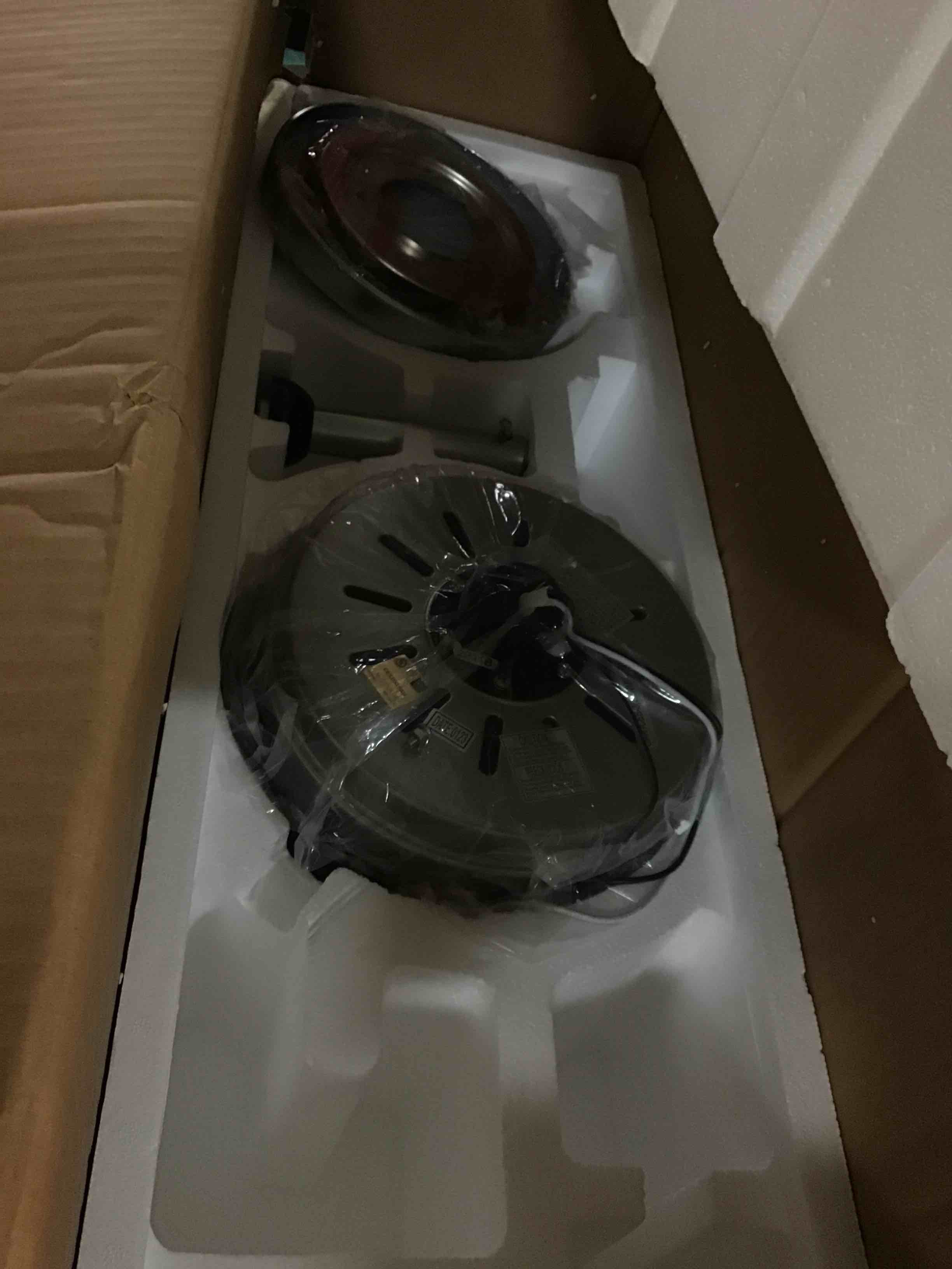 https://s3.amazonaws.com/lotting-images-prod/bidfta/BLU5413541_1690977113985.jpeg